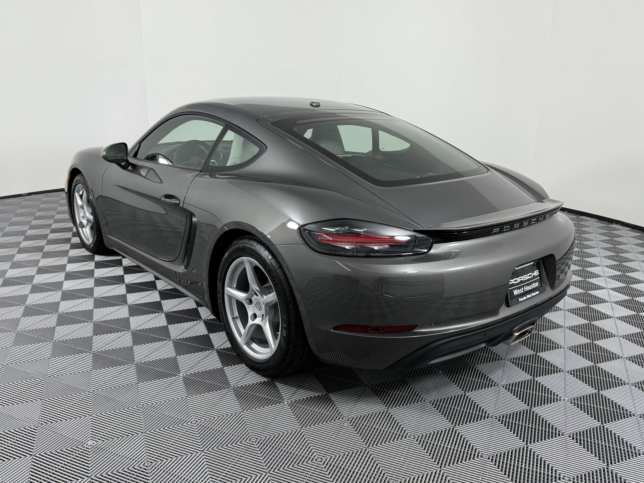 2025 Porsche Cayman photo 3