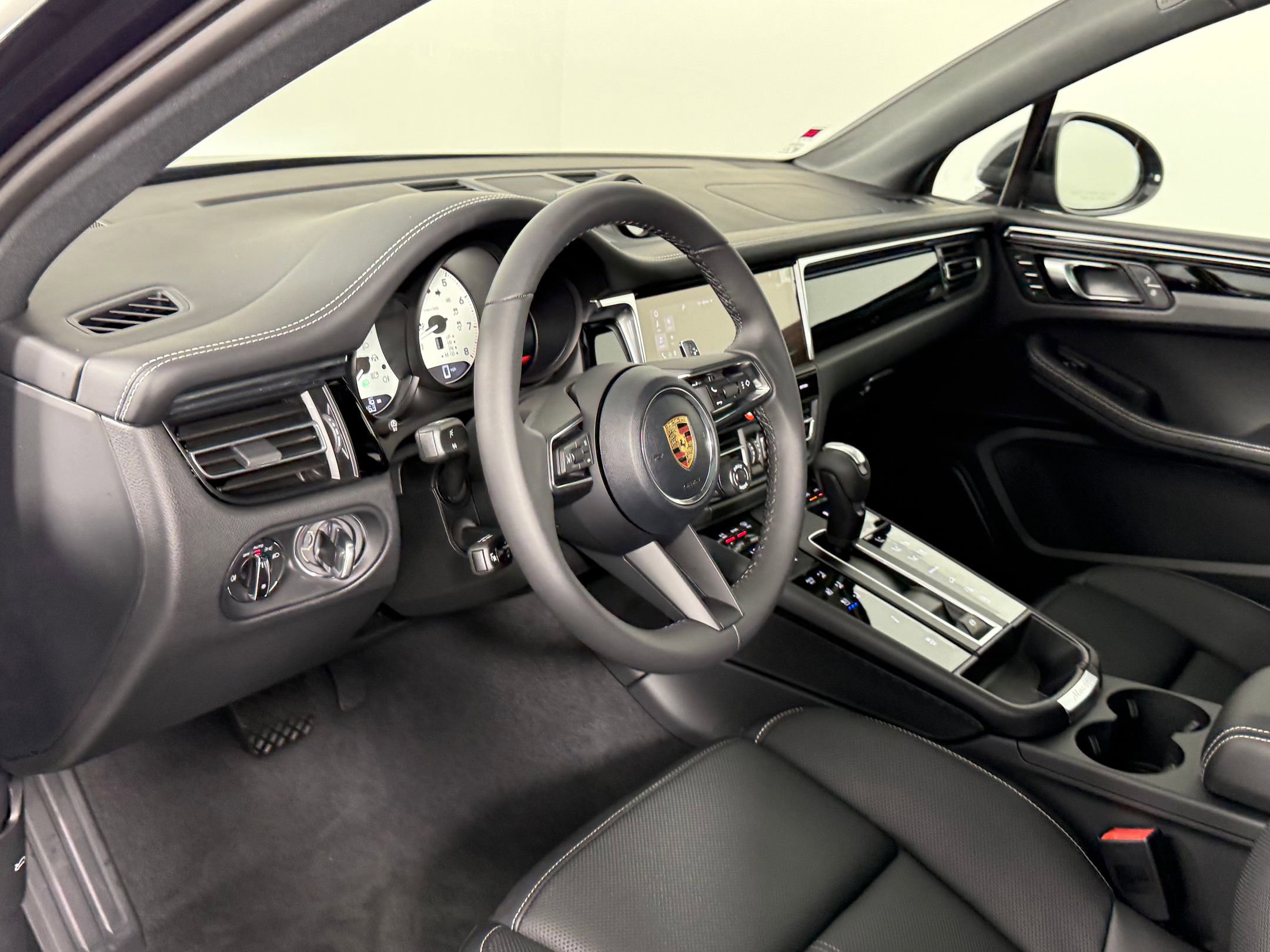 2026 Porsche Macan S photo 4