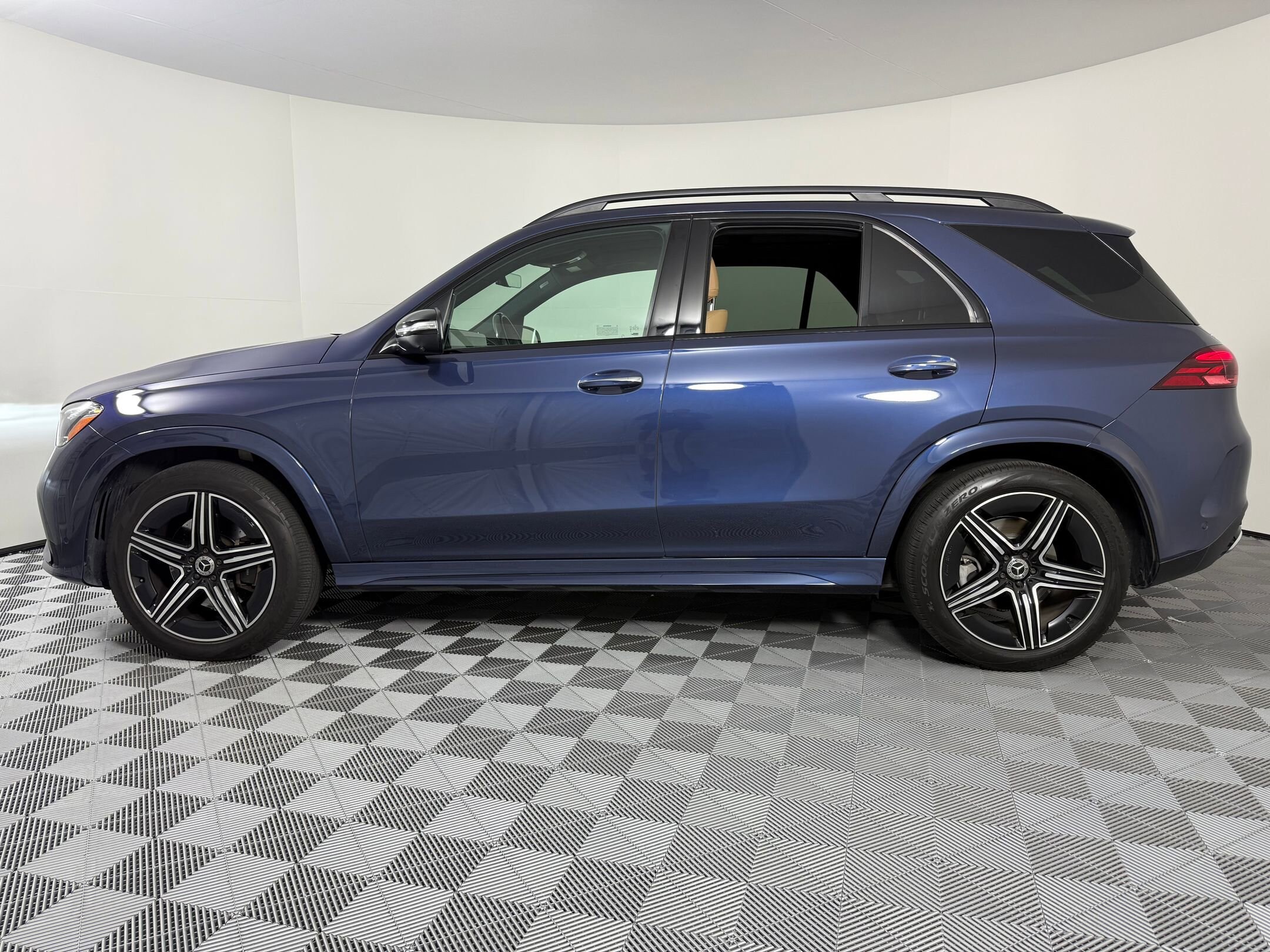 2024 Mercedes Benz GLE 350 photo 2