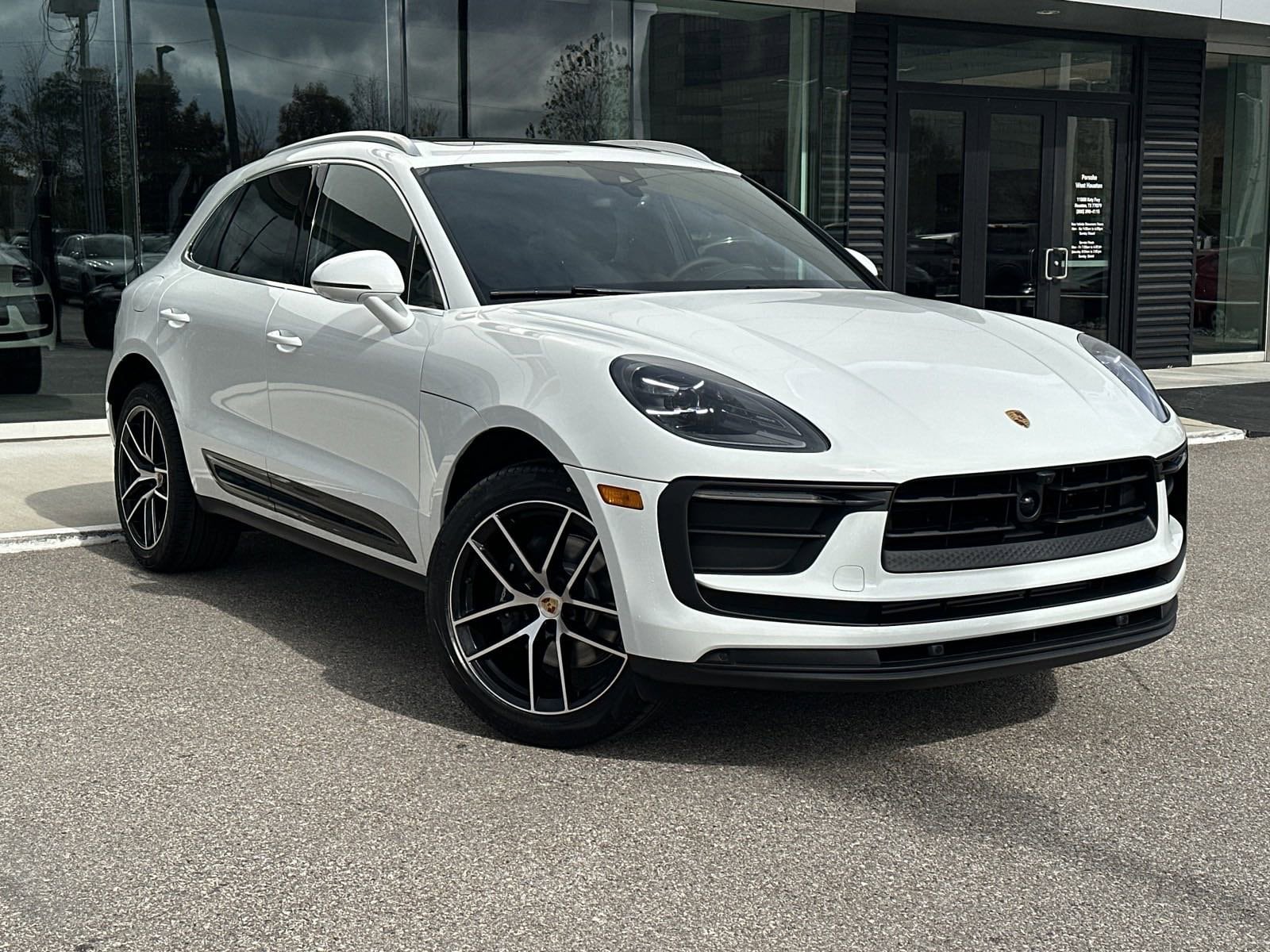 Used 2024 Porsche Macan Base with VIN WP1AA2A59RLB09039 for sale in Houston, TX