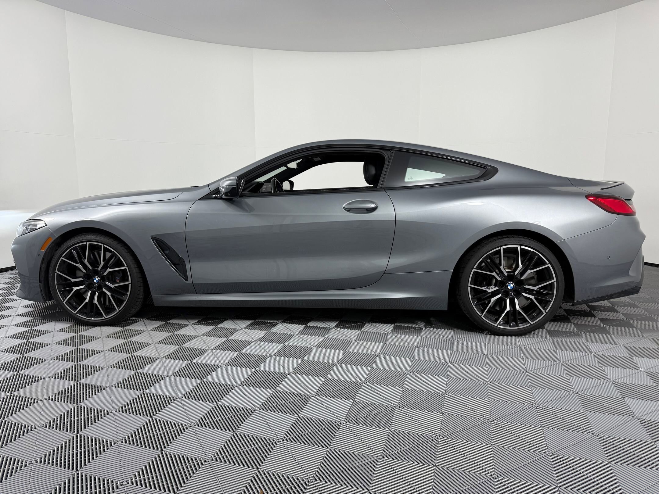 2023 Bmw 840i photo 2
