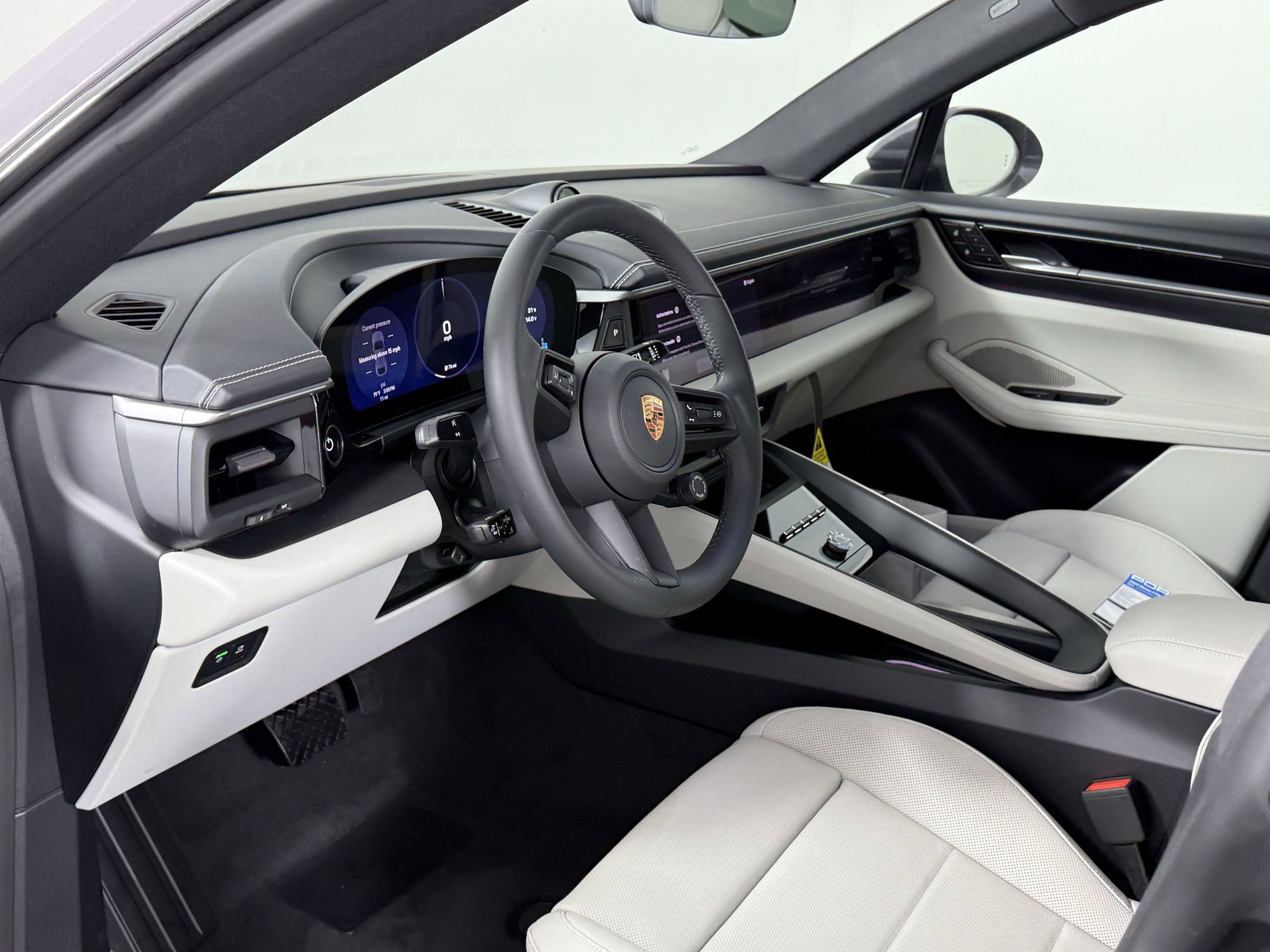2025 Porsche Macan Electric 4 photo 4