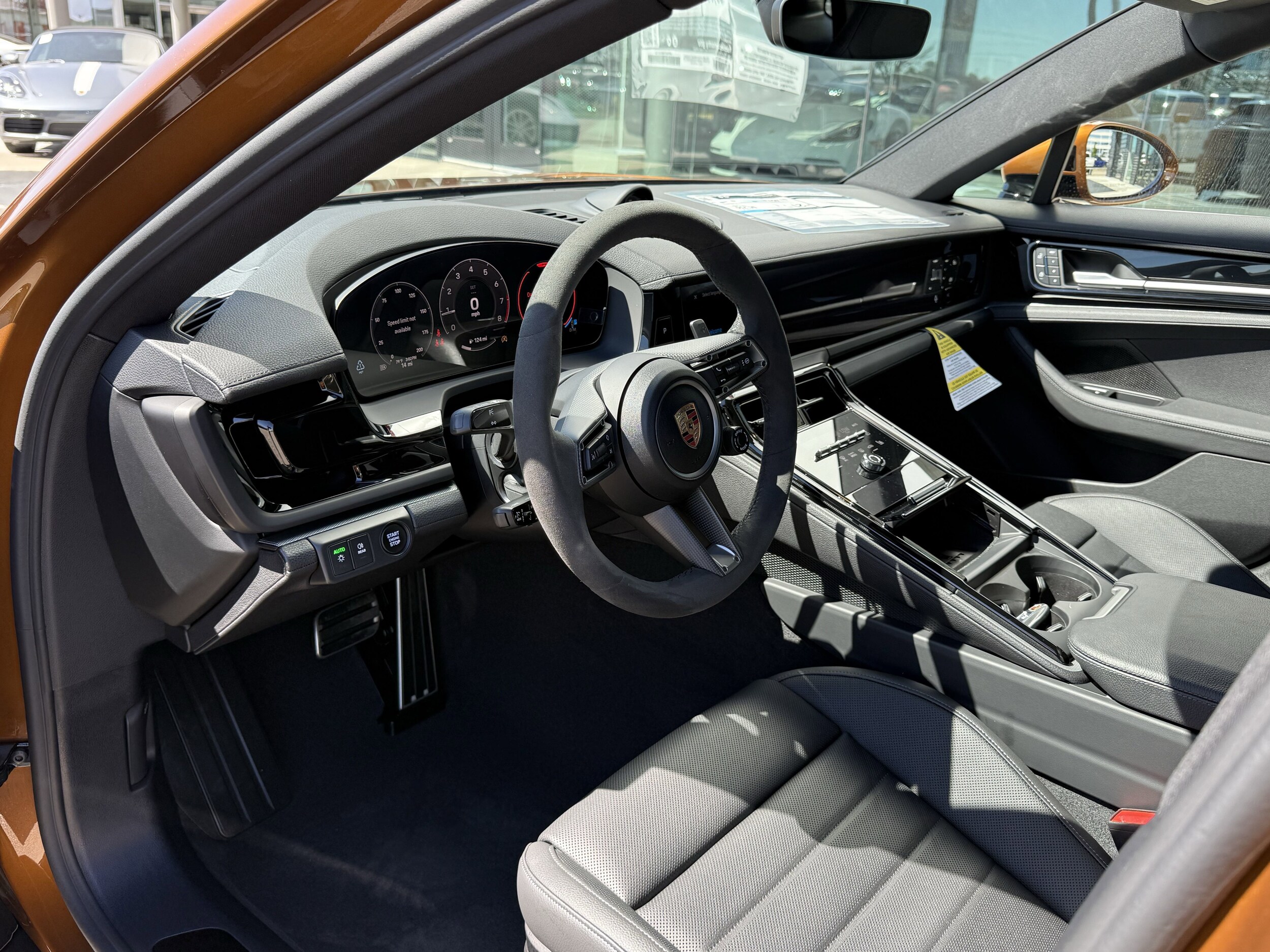 2025 Porsche Panamera 4 photo 4
