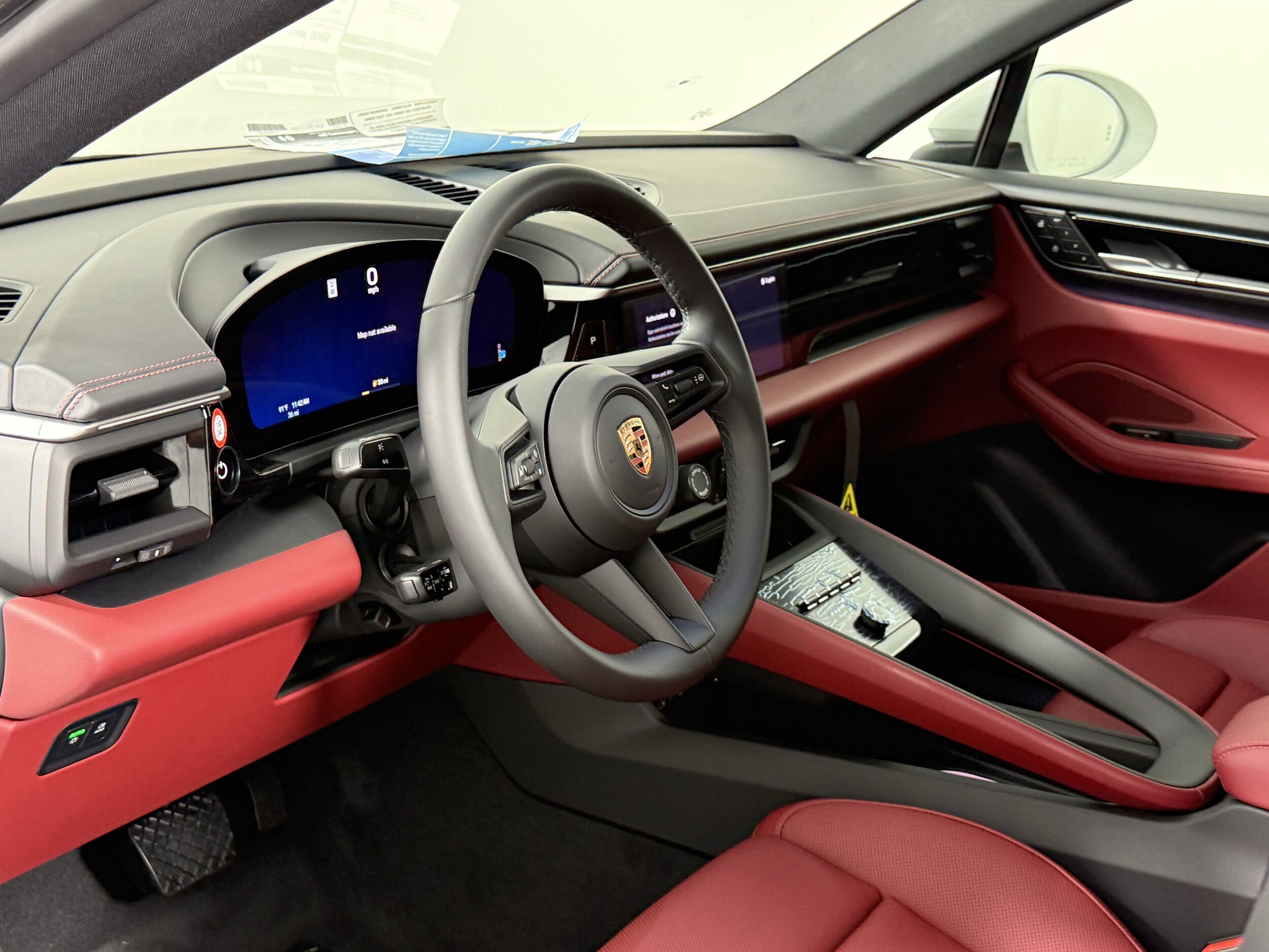 2025 Porsche Macan Electric photo 3