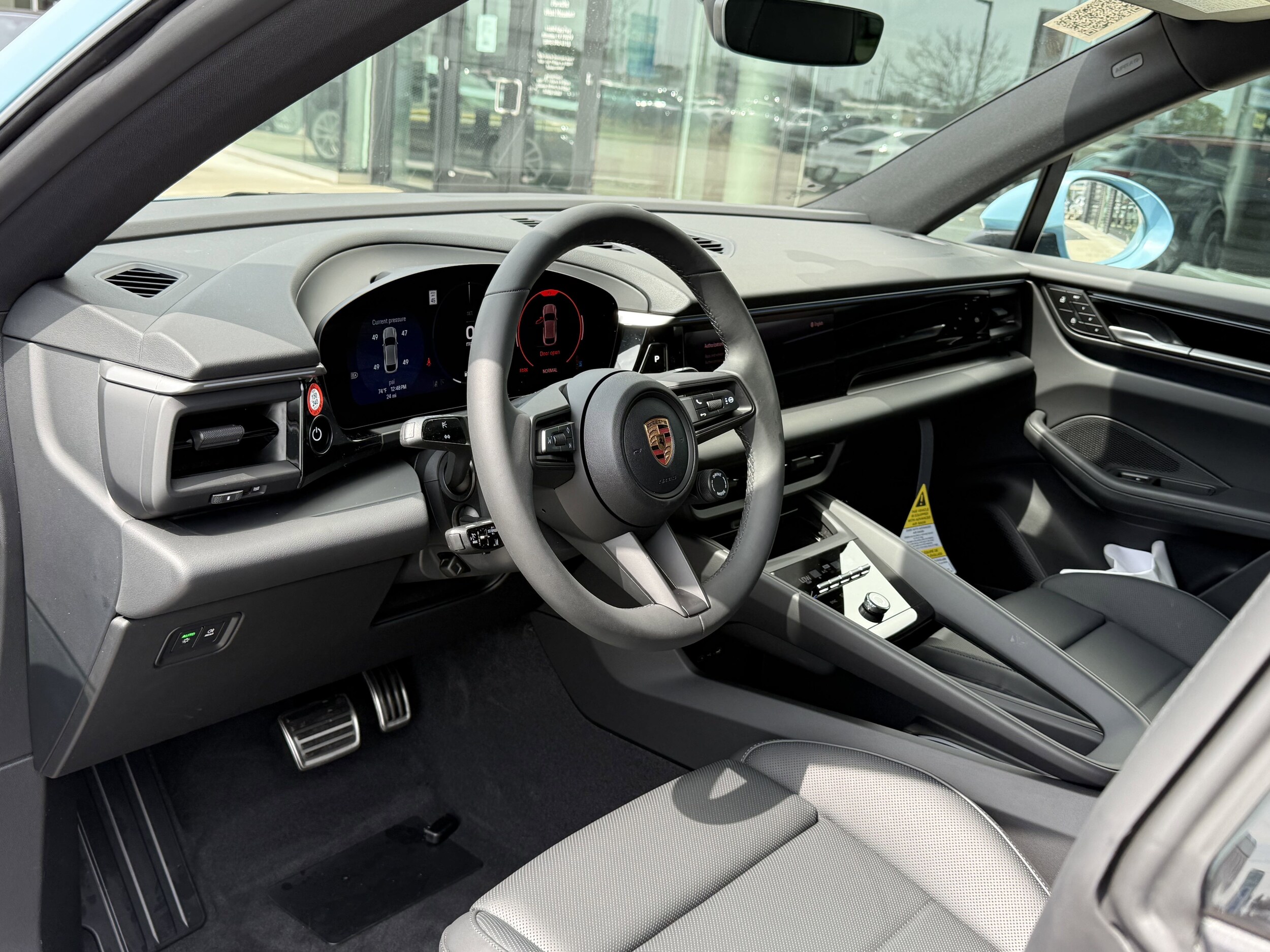 2025 Porsche Macan Electric photo 4
