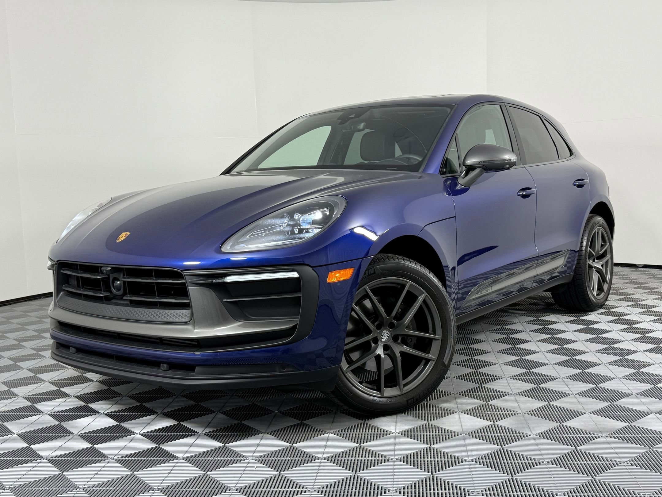 2025 Porsche Macan T