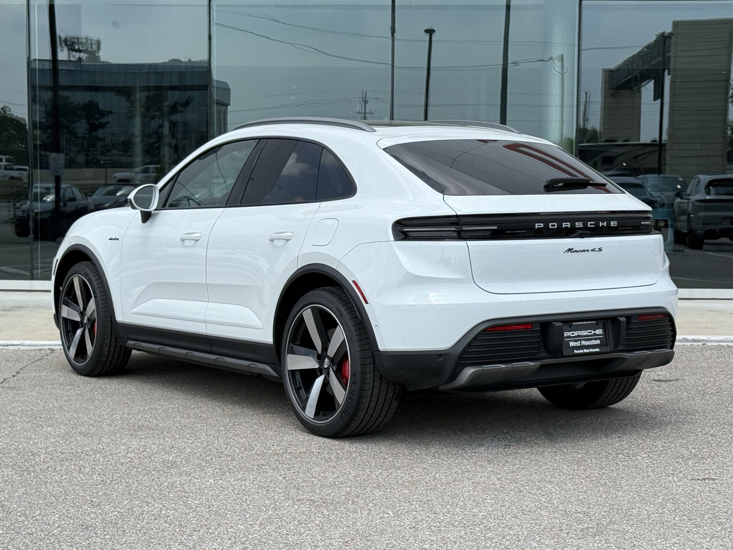 2025 Porsche Macan Electric photo 3