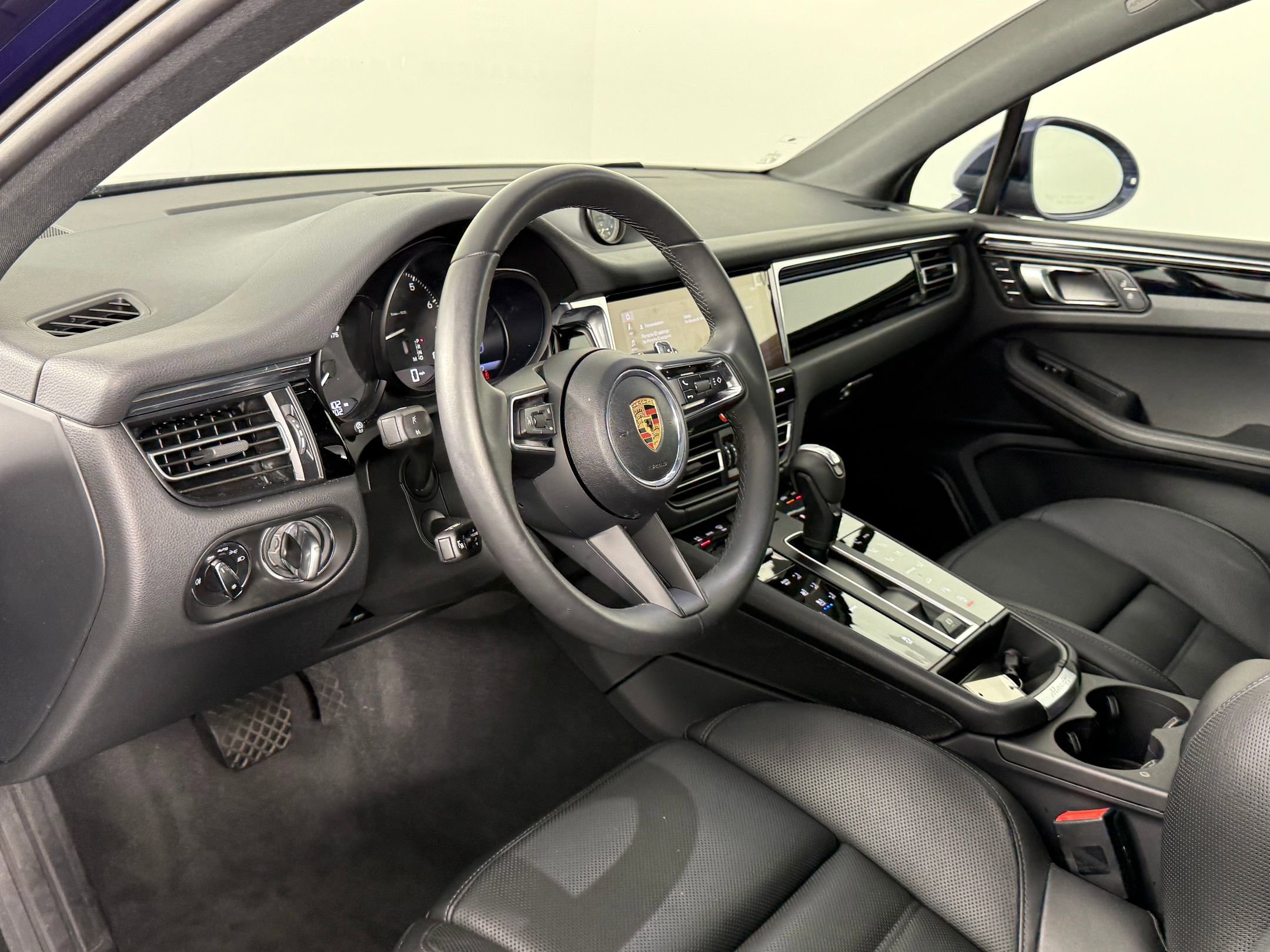 2025 Porsche Macan T photo 4