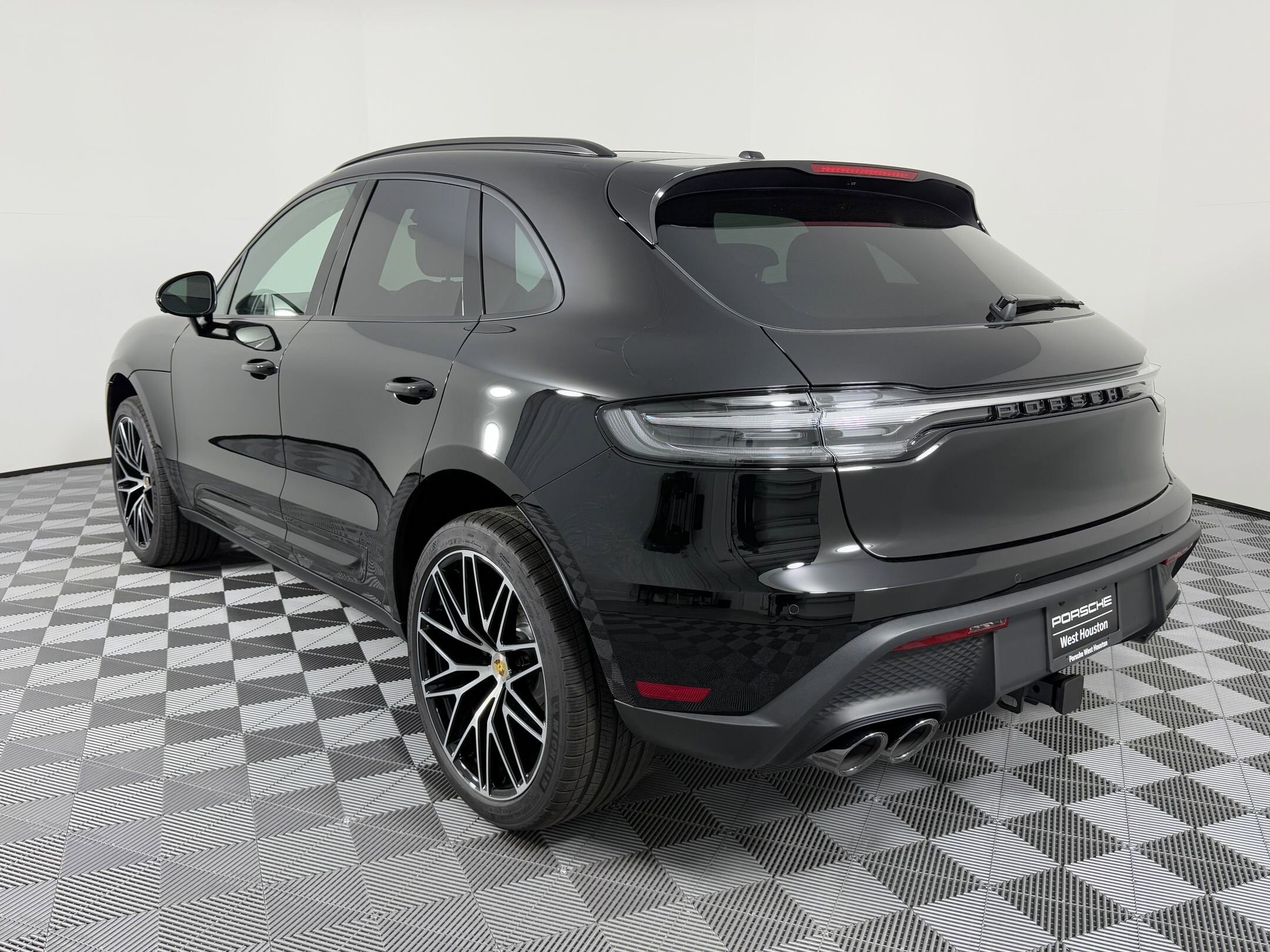 2026 Porsche Macan T photo 3