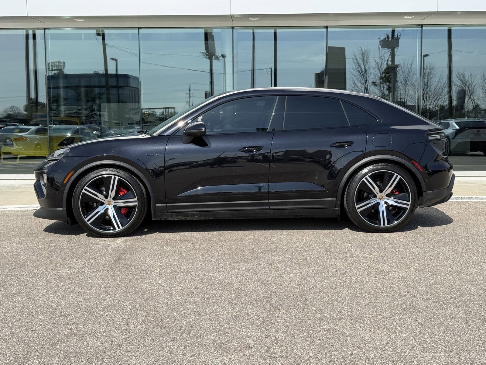 2025 Porsche Macan Electric photo 2