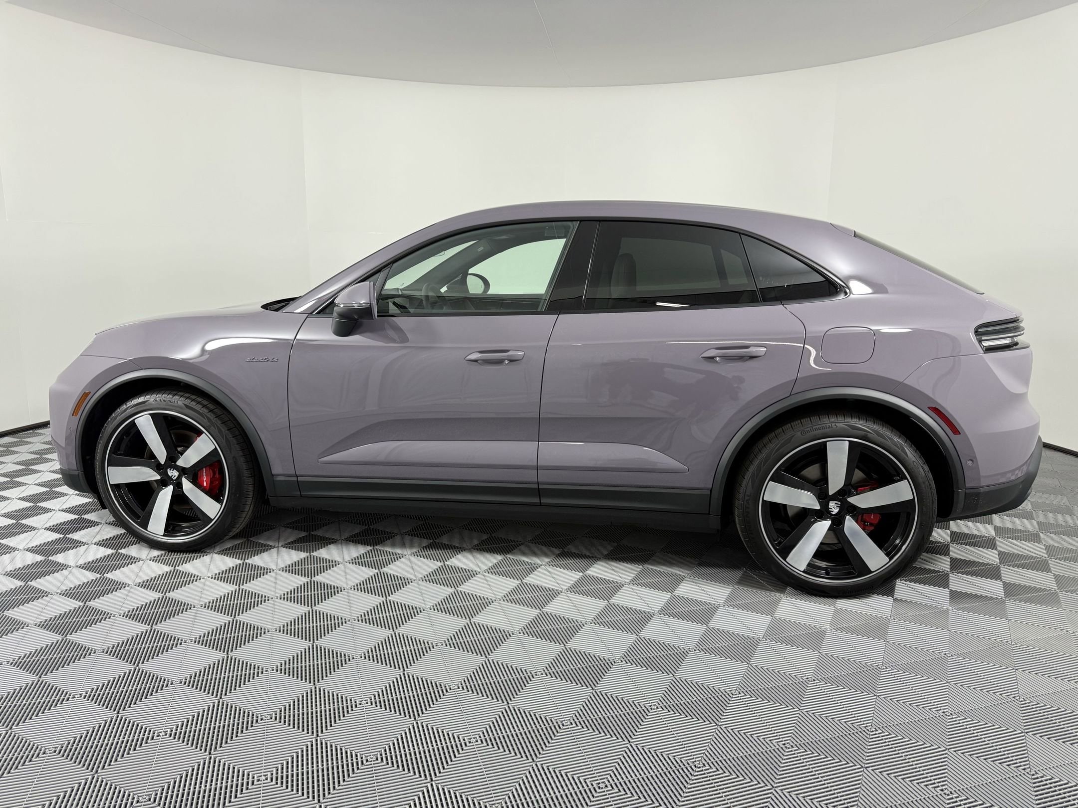 Used 2025 Porsche Macan S with VIN WP1AB2XA2SL153632 for sale in Houston, TX