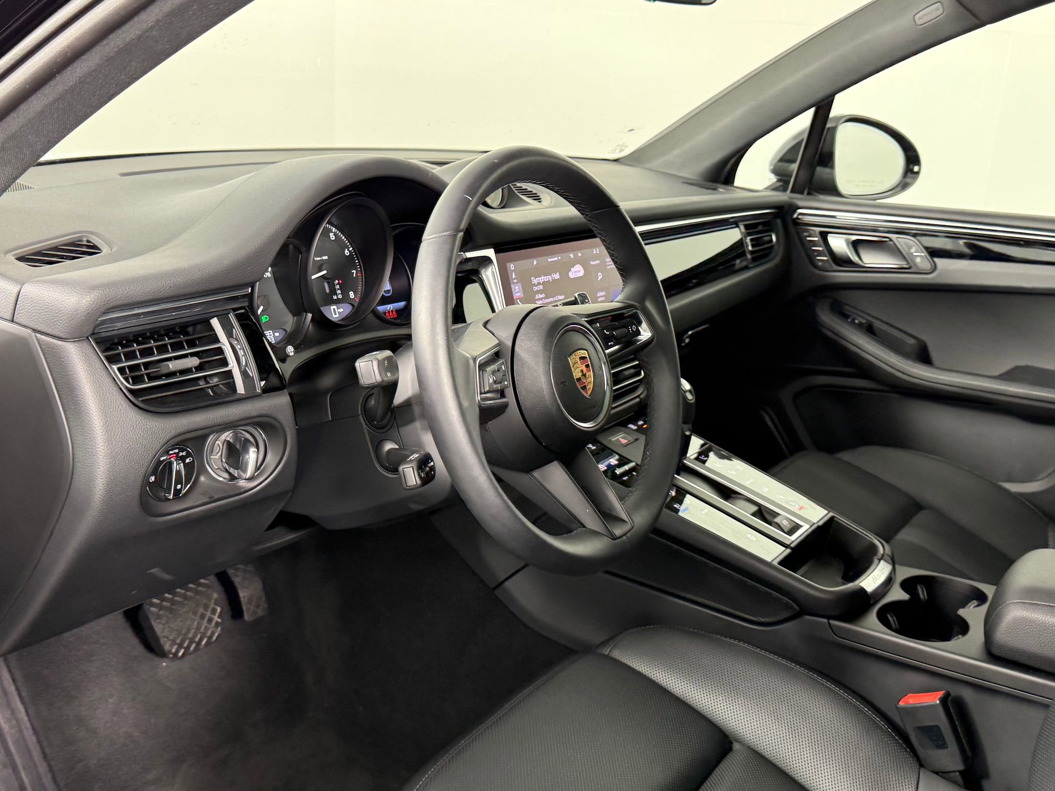 2025 Porsche Macan T photo 4