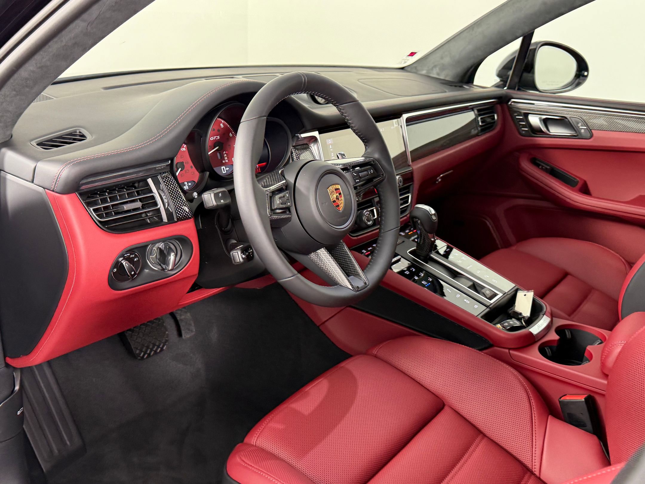 2026 Porsche Macan GTS photo 4