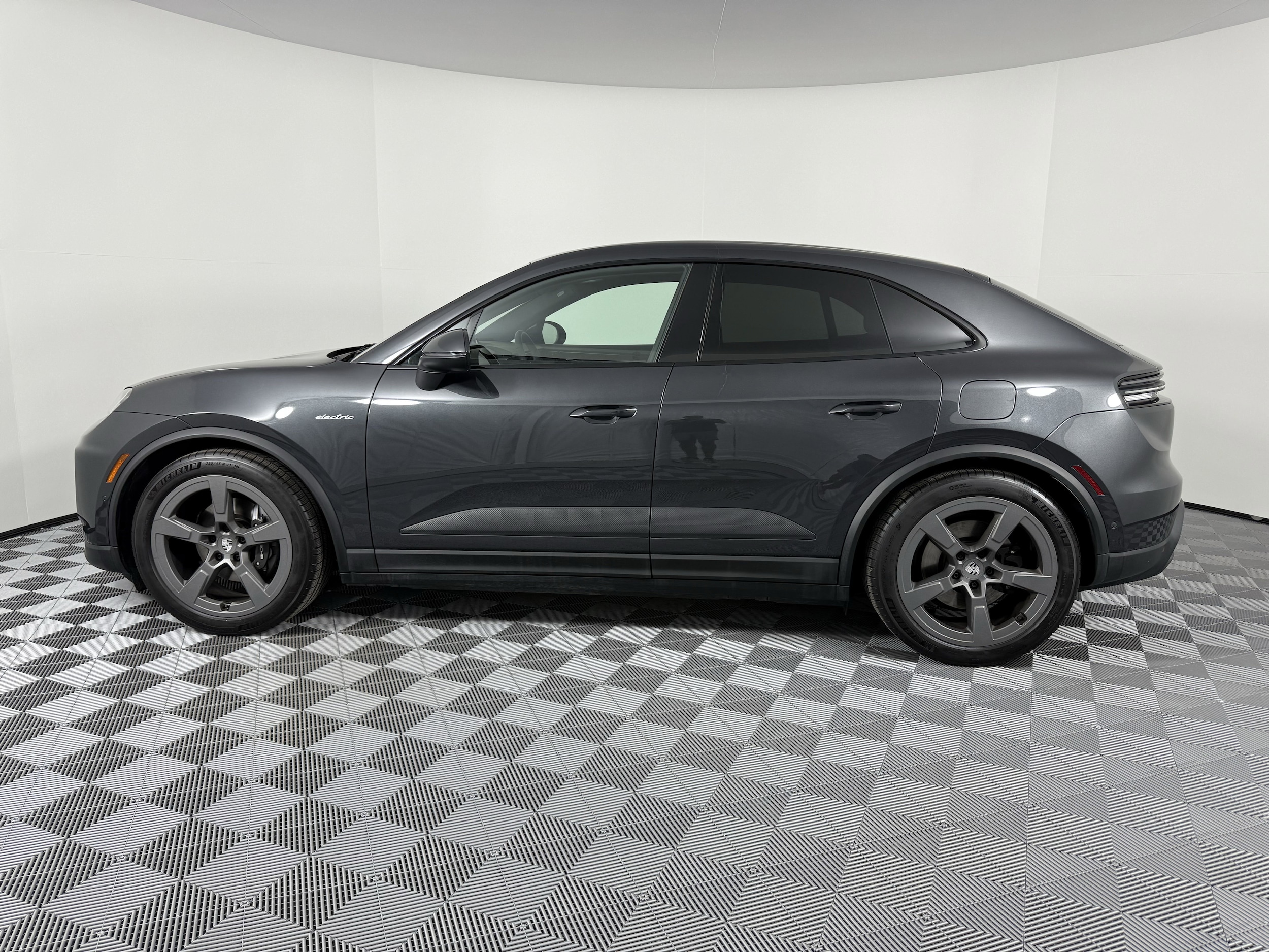 Certified 2025 Porsche Macan Base with VIN WP1AD2XA9SL076042 for sale in Houston, TX