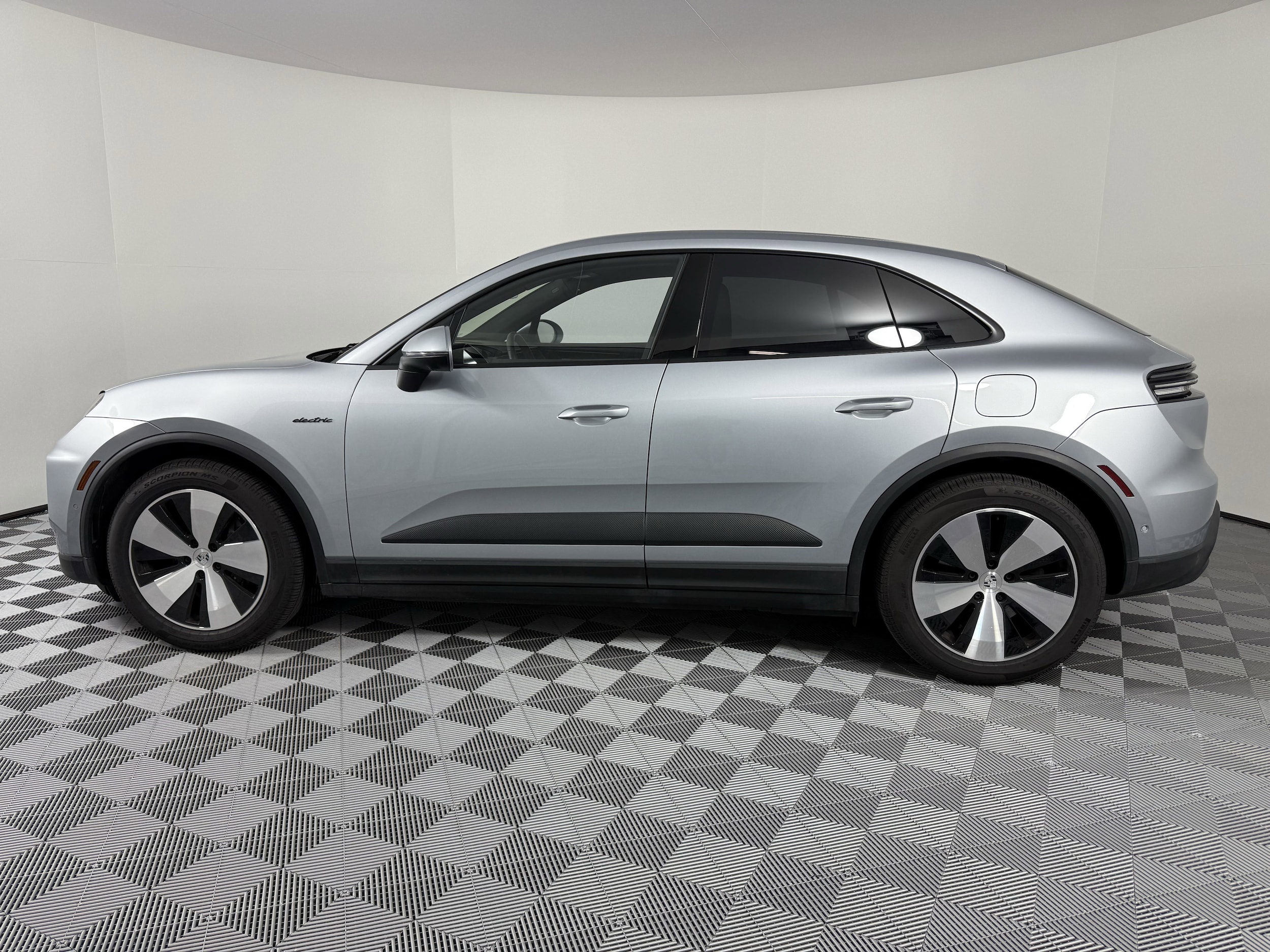 Certified 2024 Porsche Macan Base with VIN WP1AA2XA7RL001259 for sale in Houston, TX