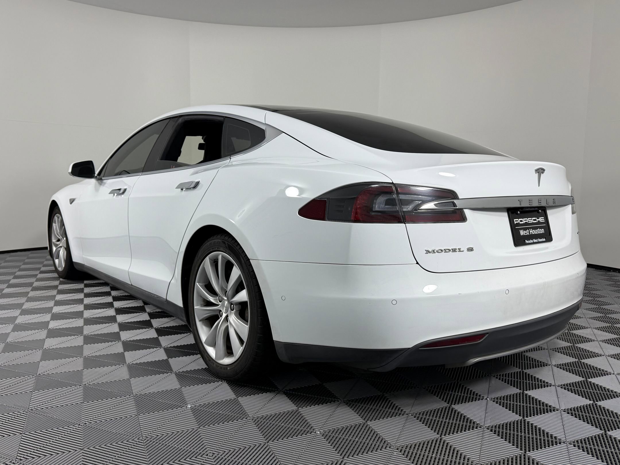 2016 Tesla Model S 70D photo 2