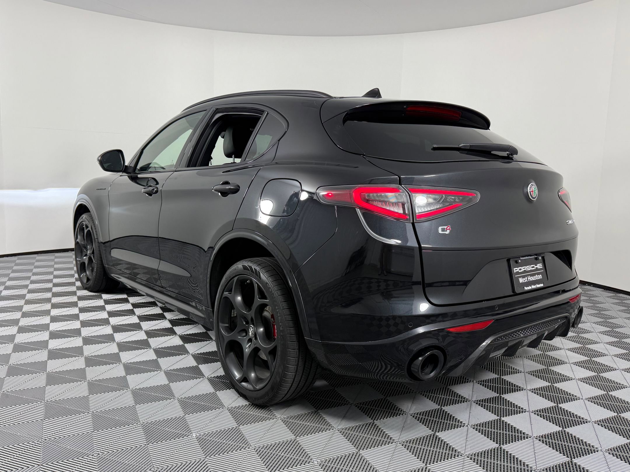 2024 Alfa Romeo Stelvio Tributo Italiano photo 3