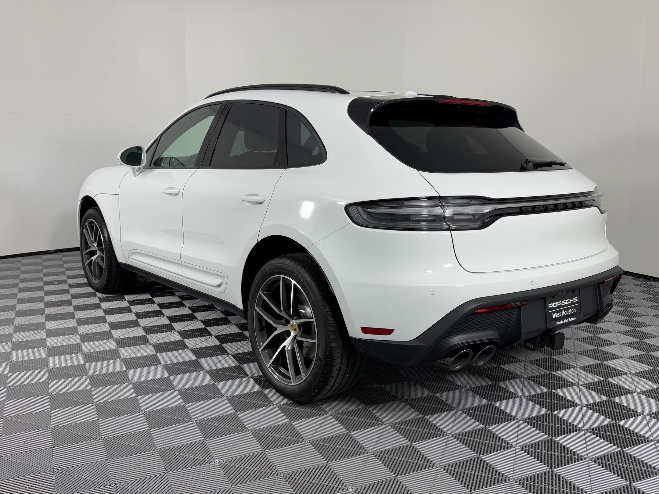 2026 Porsche Macan T photo 3