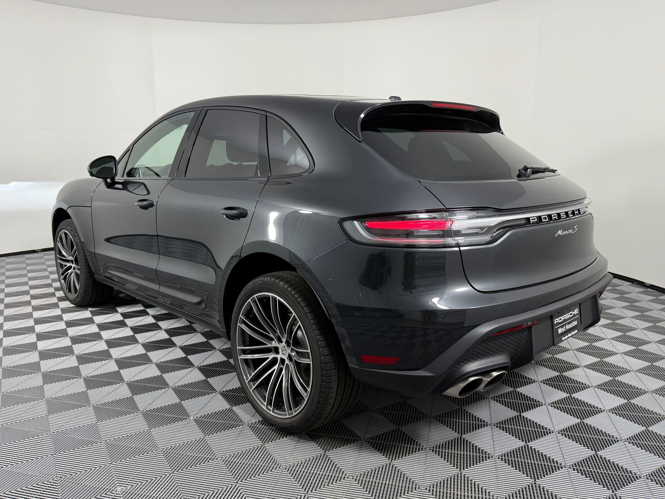 2026 Porsche Macan S photo 3