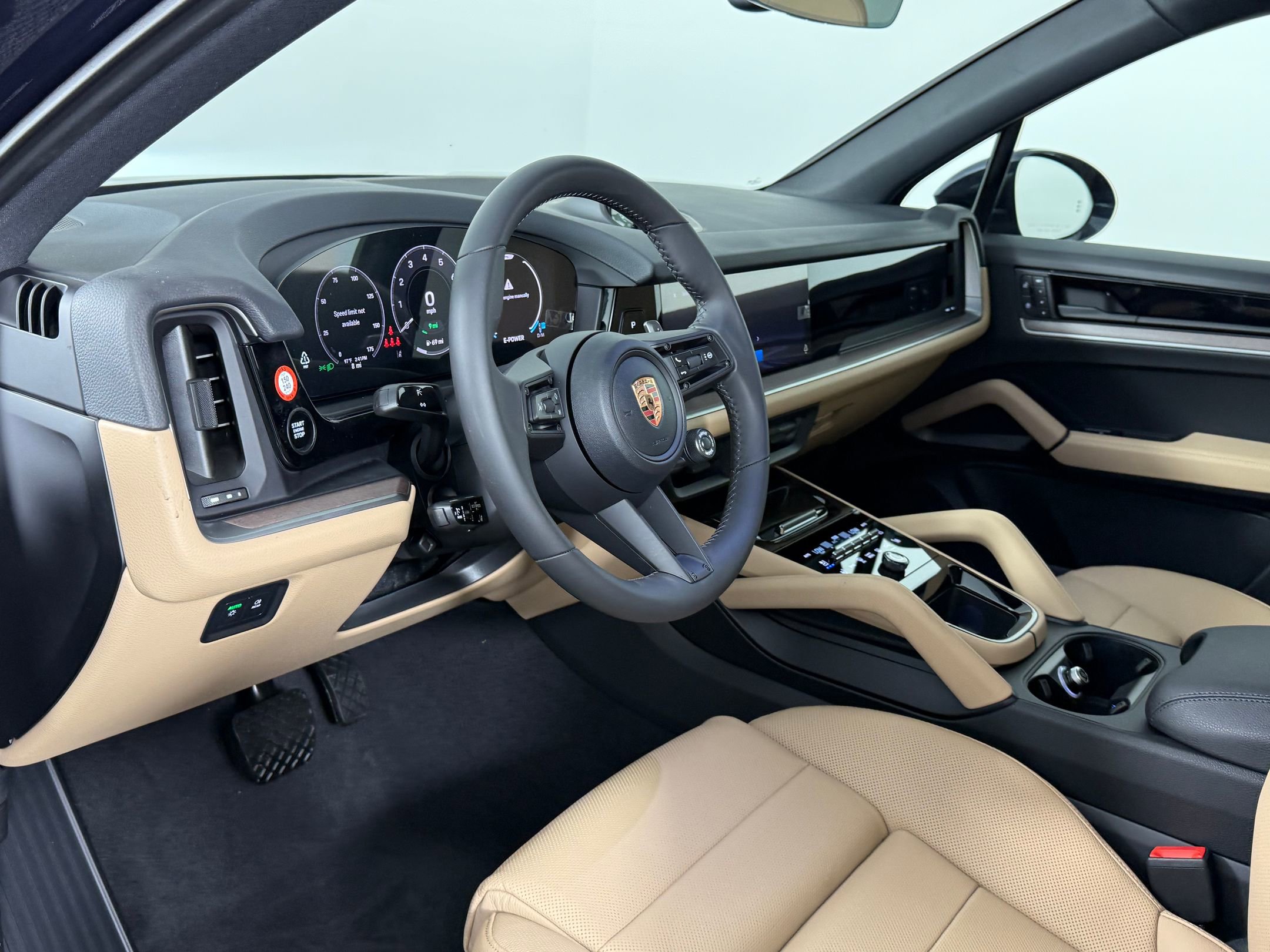 2026 Porsche Cayenne E-Hybrid photo 4