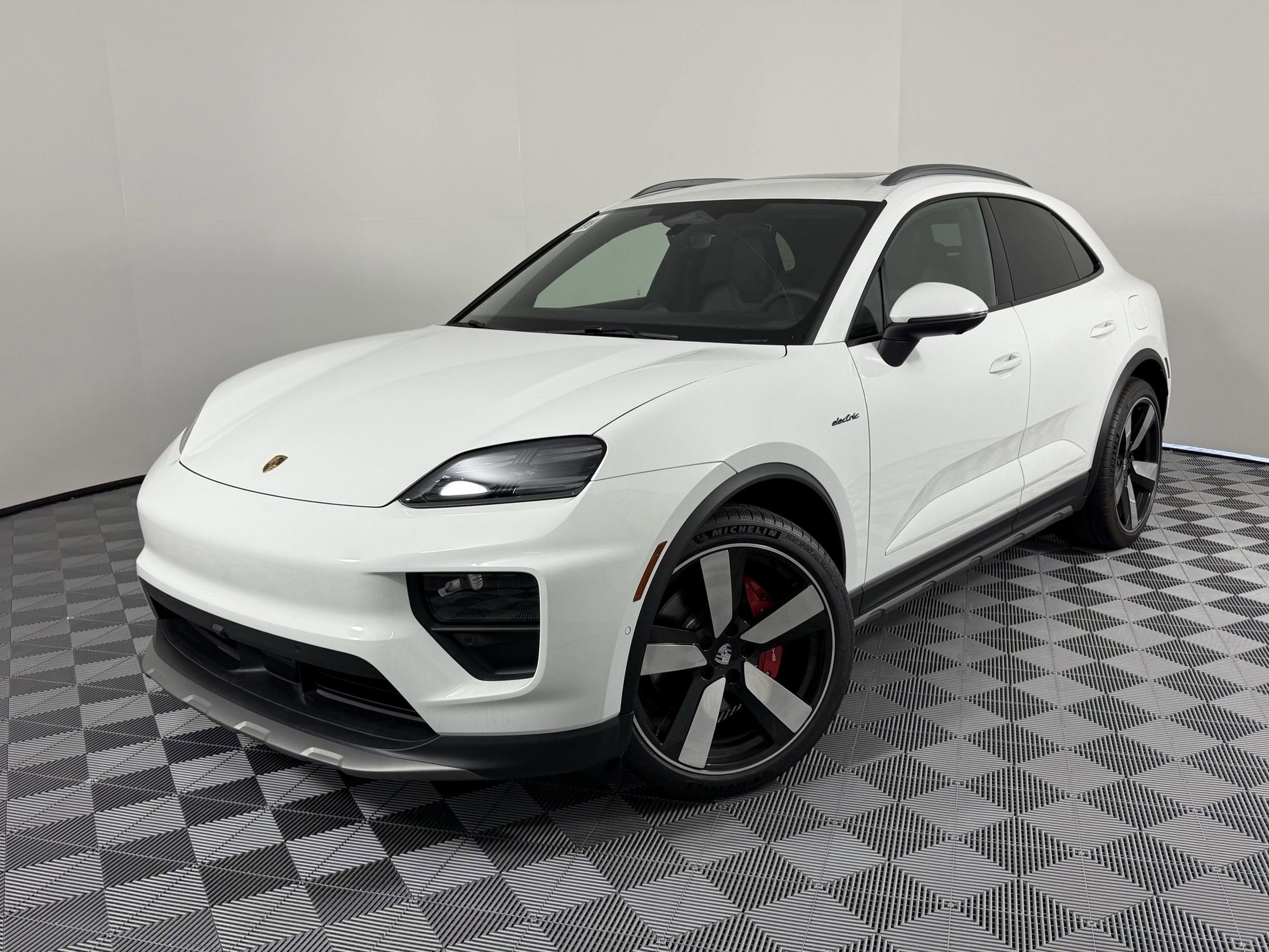 2025 Porsche Macan Electric 4S