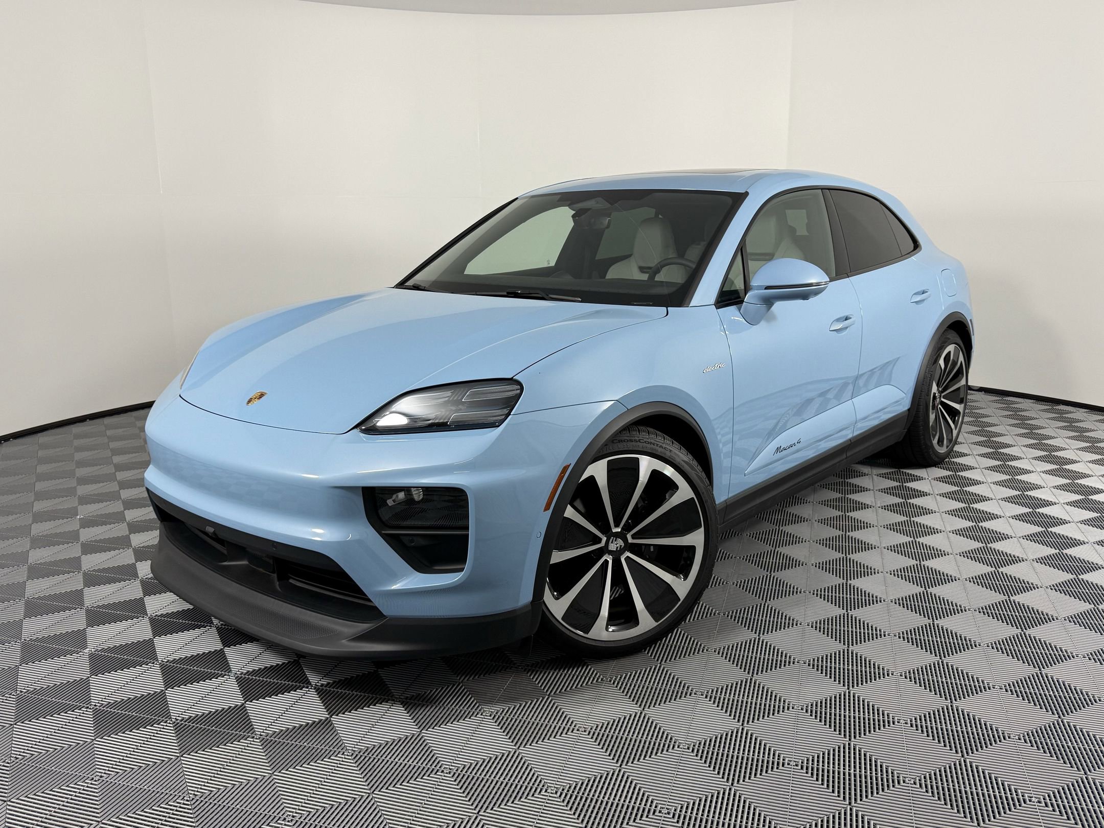 2025 Porsche Macan Electric 4