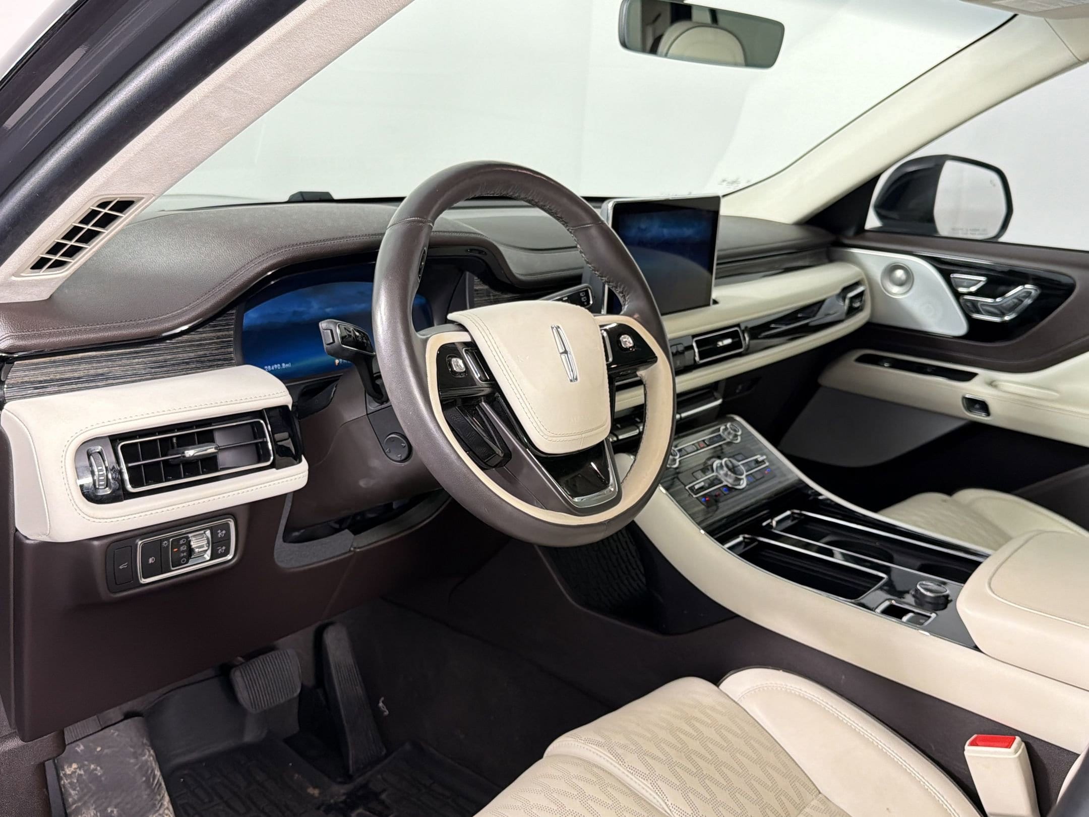Aviator Black Label SUV