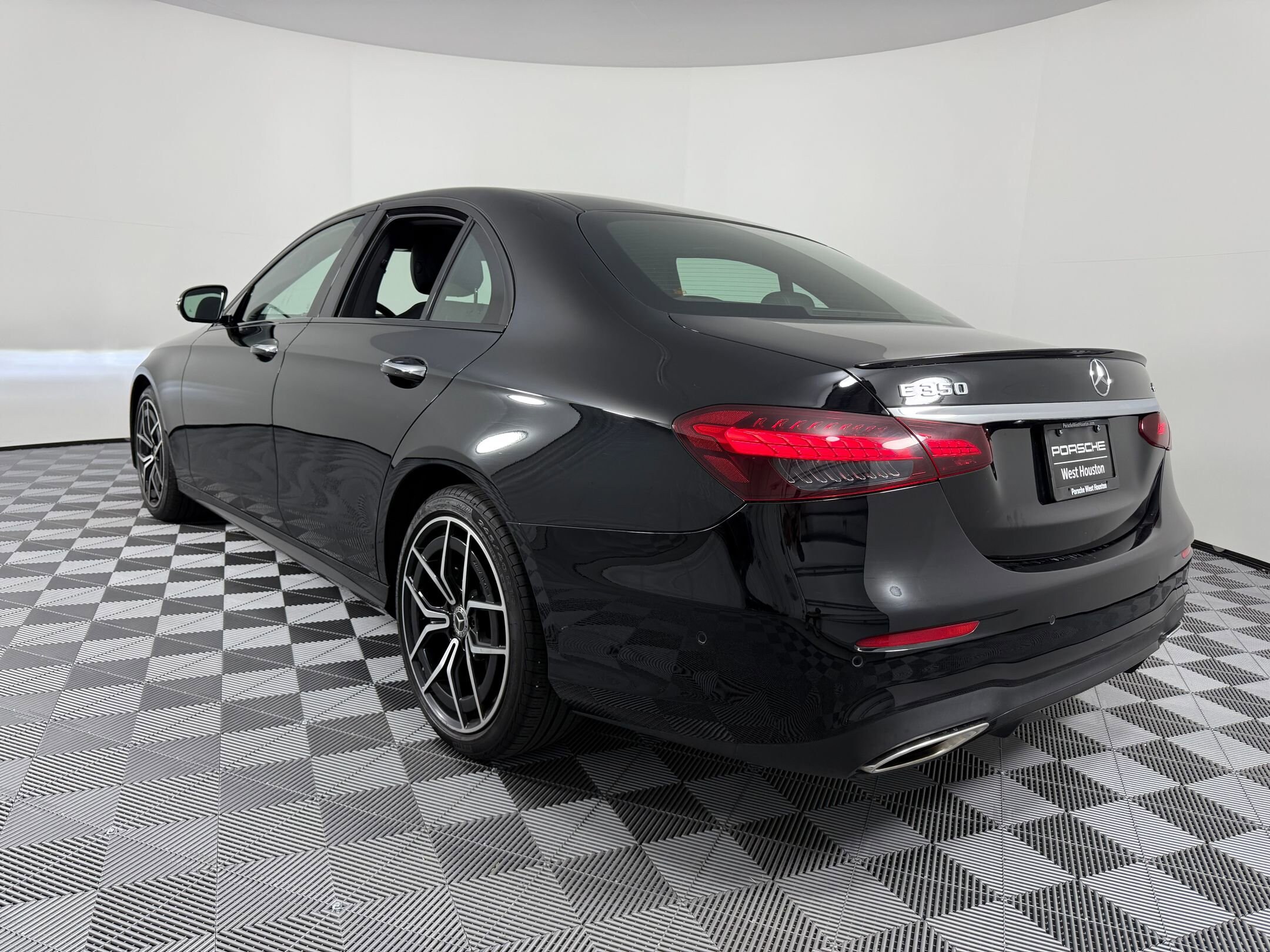 2023 Mercedes Benz E 350 photo 3