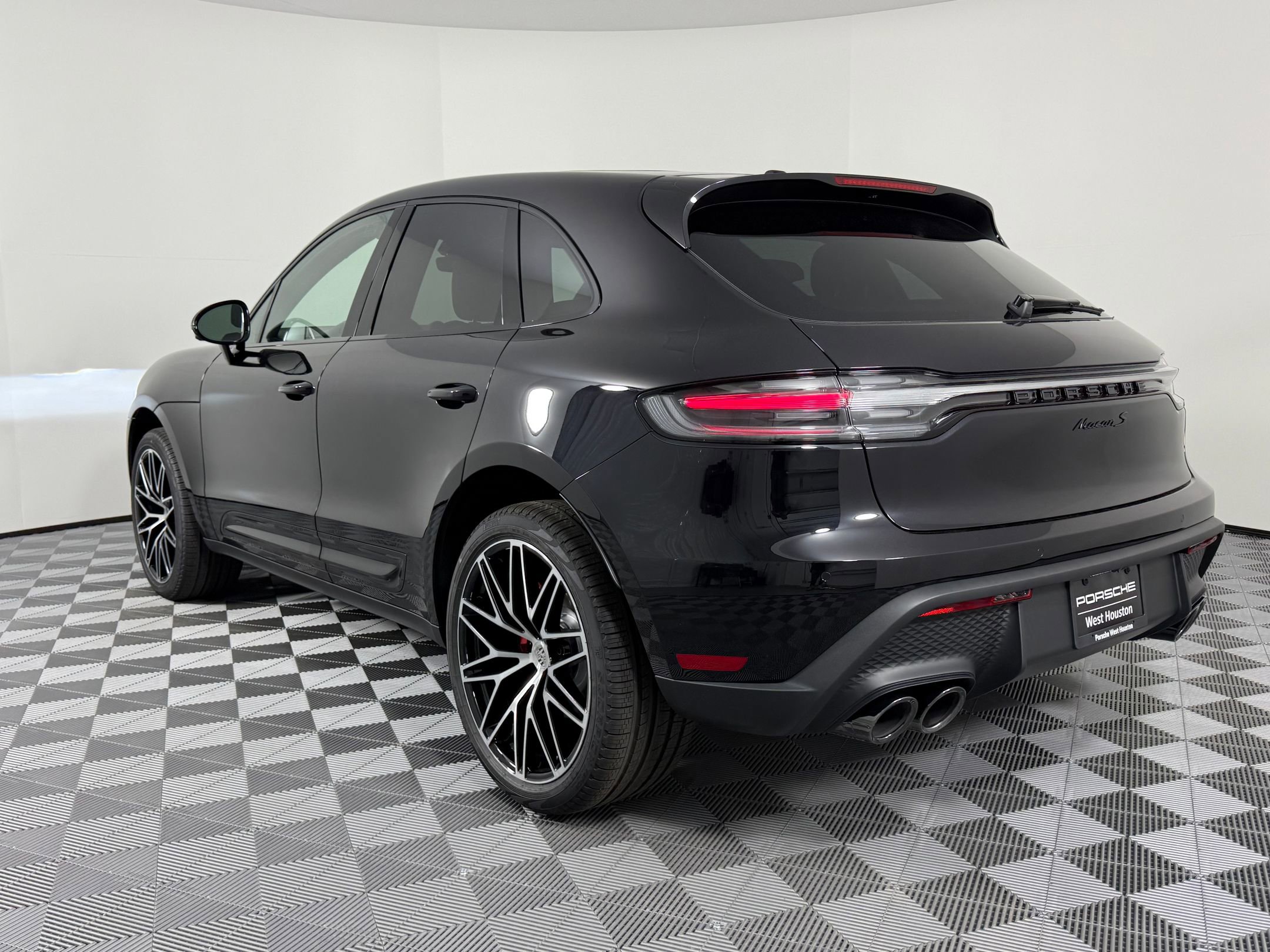2026 Porsche Macan S photo 3