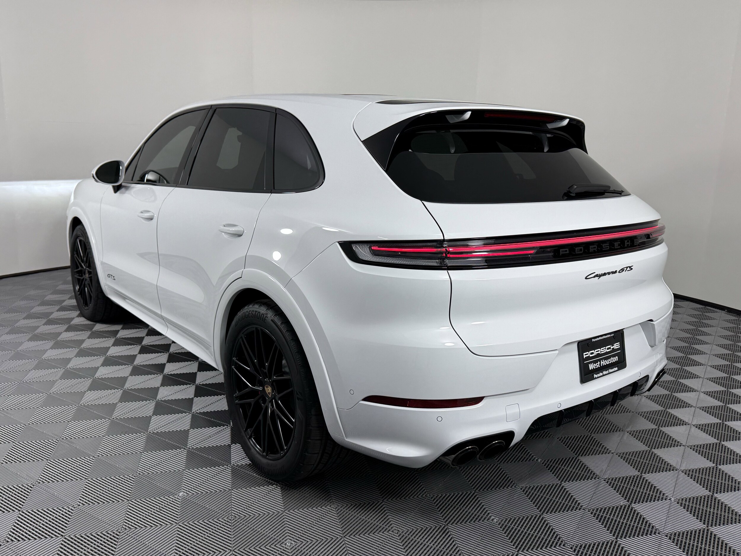 2025 Porsche Cayenne GTS photo 2