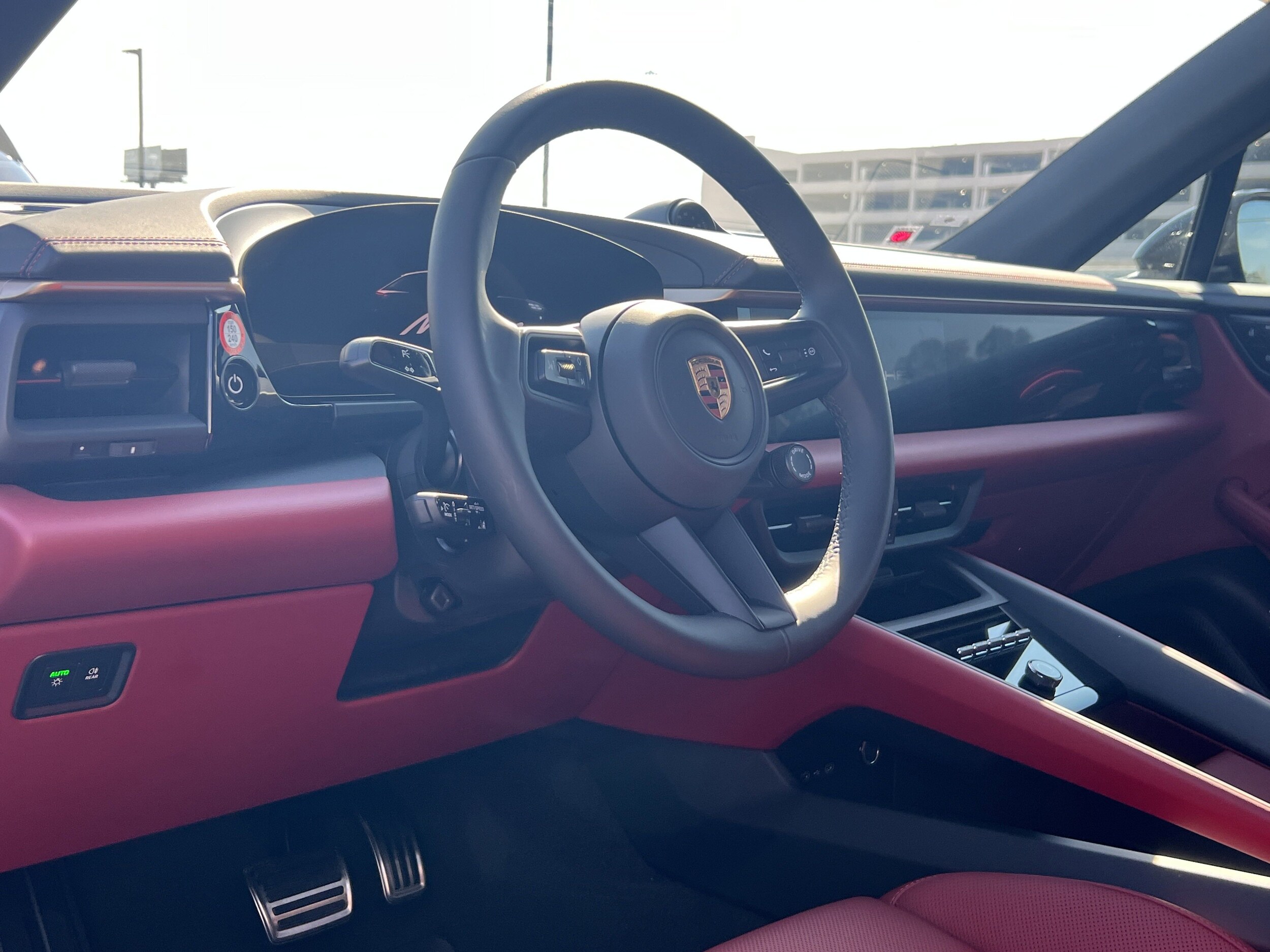 2025 Porsche Macan Electric photo 4