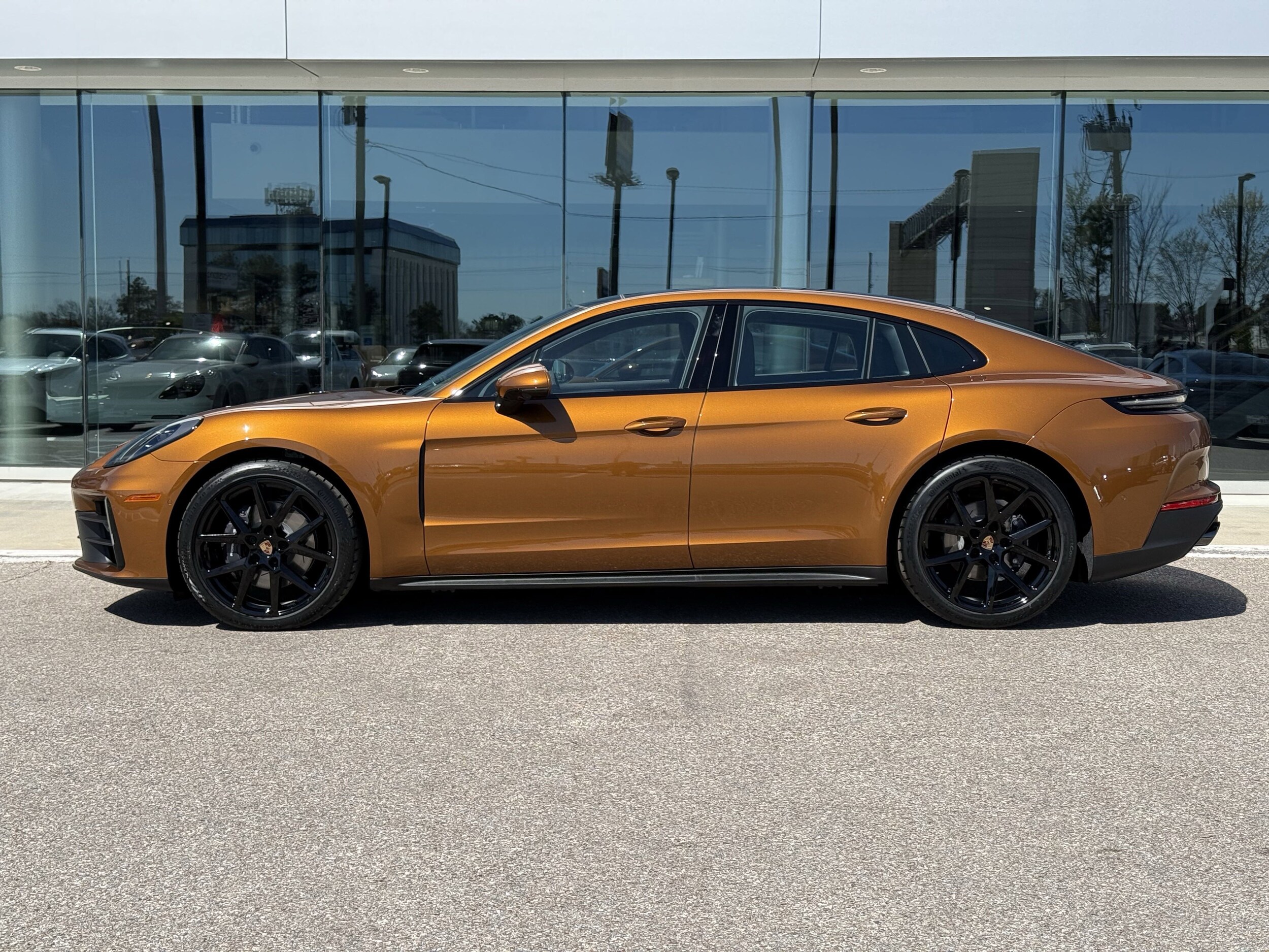 2025 Porsche Panamera 4 photo 2