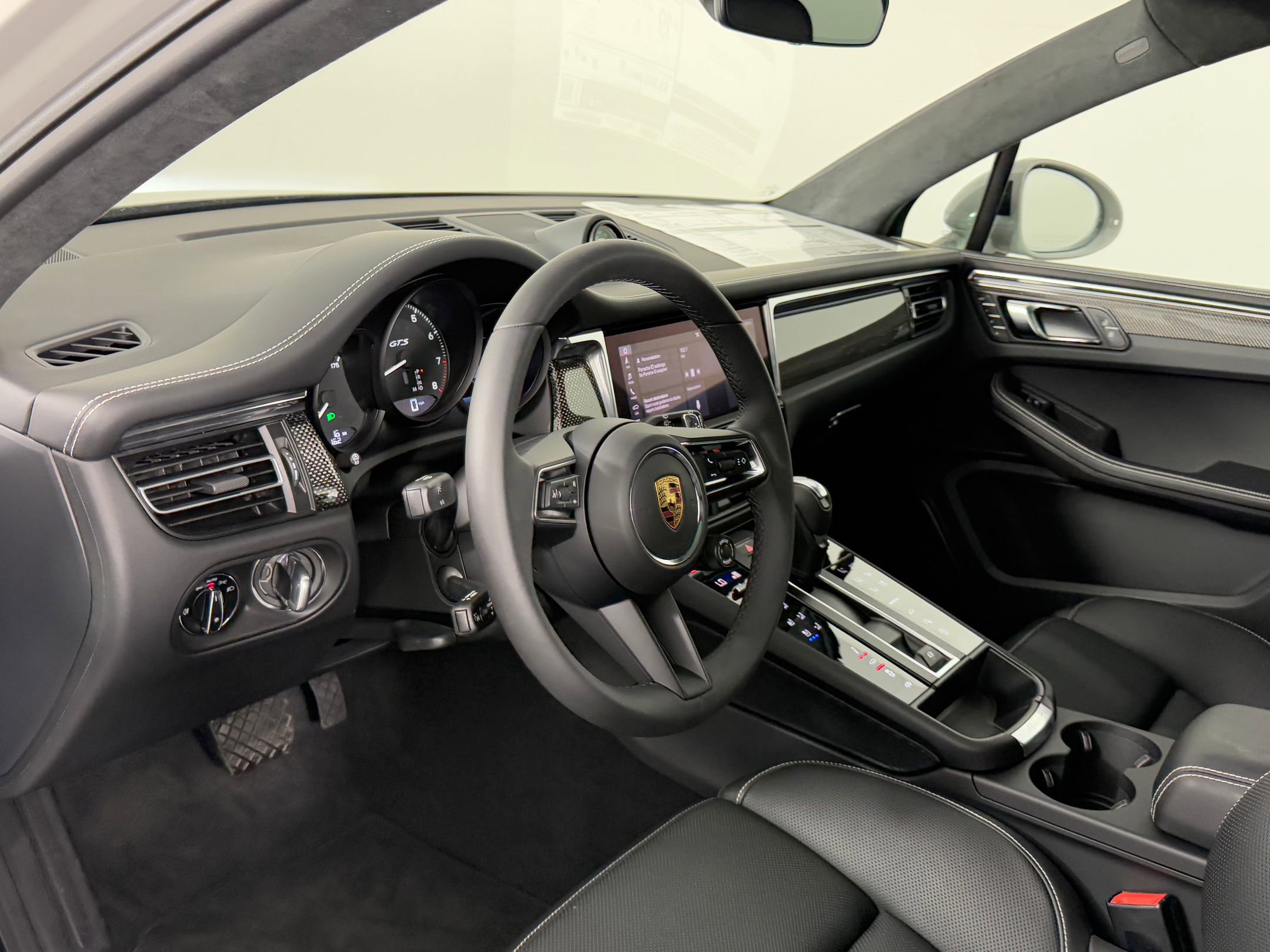 2026 Porsche Macan GTS photo 4