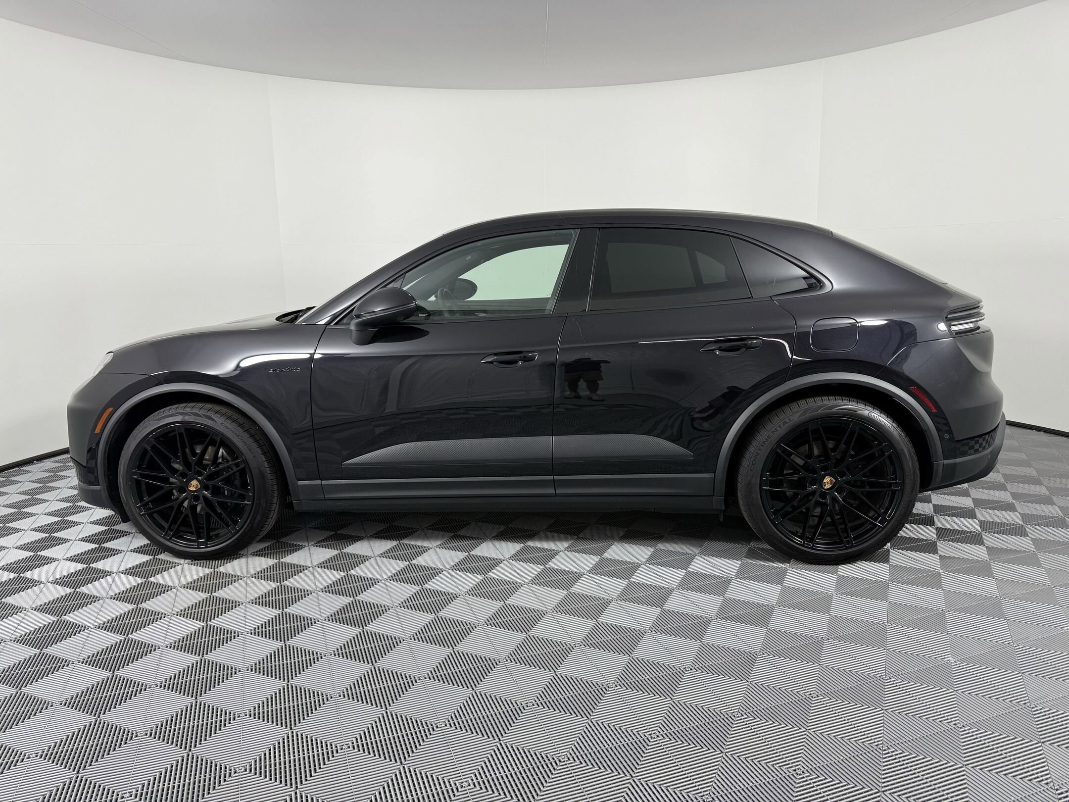 Certified 2024 Porsche Macan Base with VIN WP1AA2XA6RL002967 for sale in Houston, TX