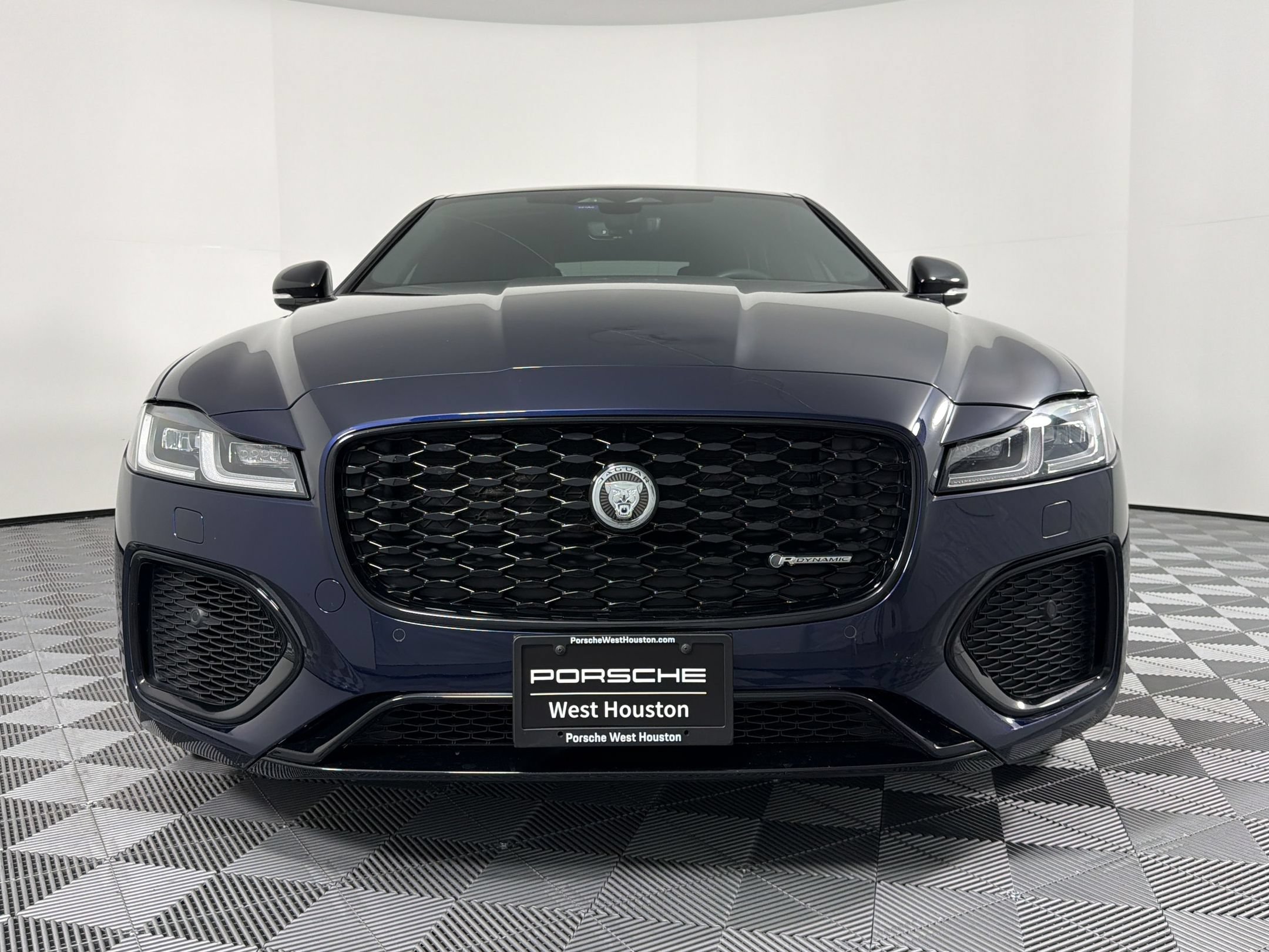 XF R-Dynamic SE Sedan