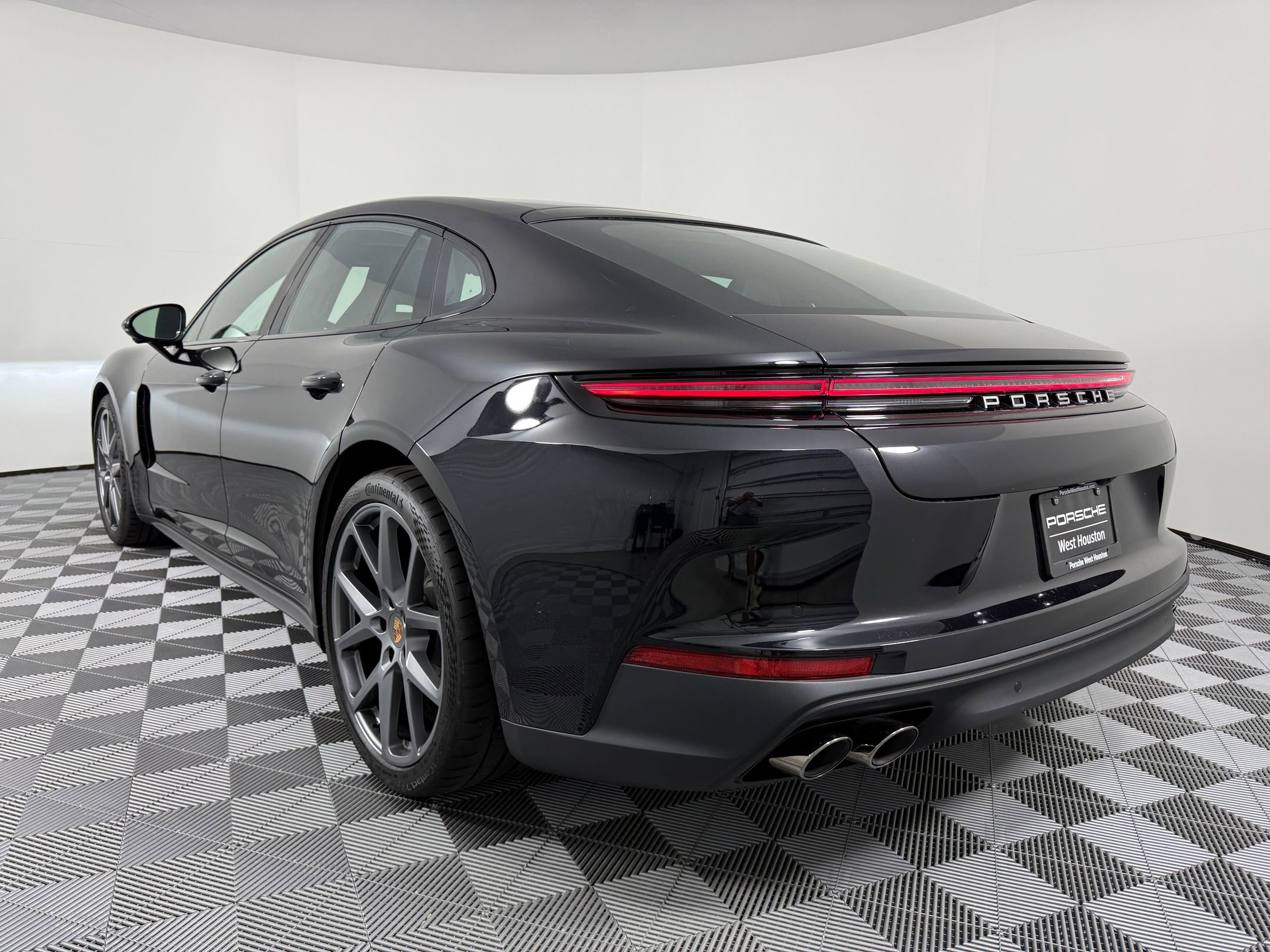 2026 Porsche Panamera 4 photo 3