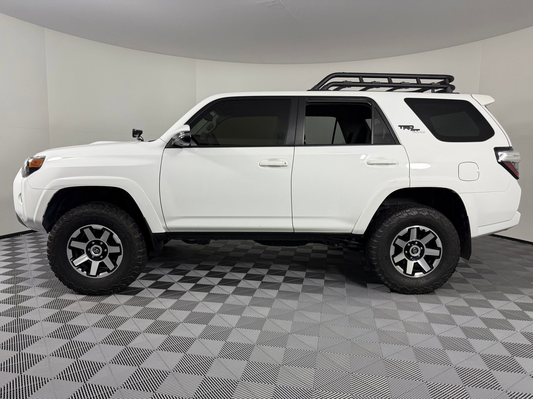 2022 Toyota 4Runner TRD Premium photo 2