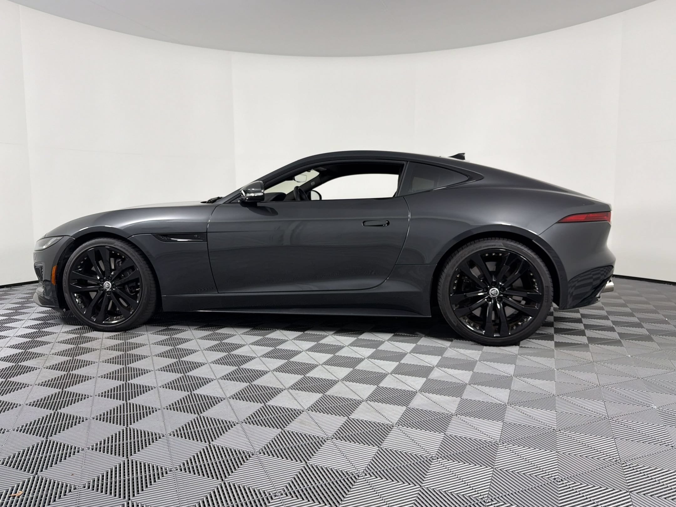 F-TYPE R-Dynamic Coupe