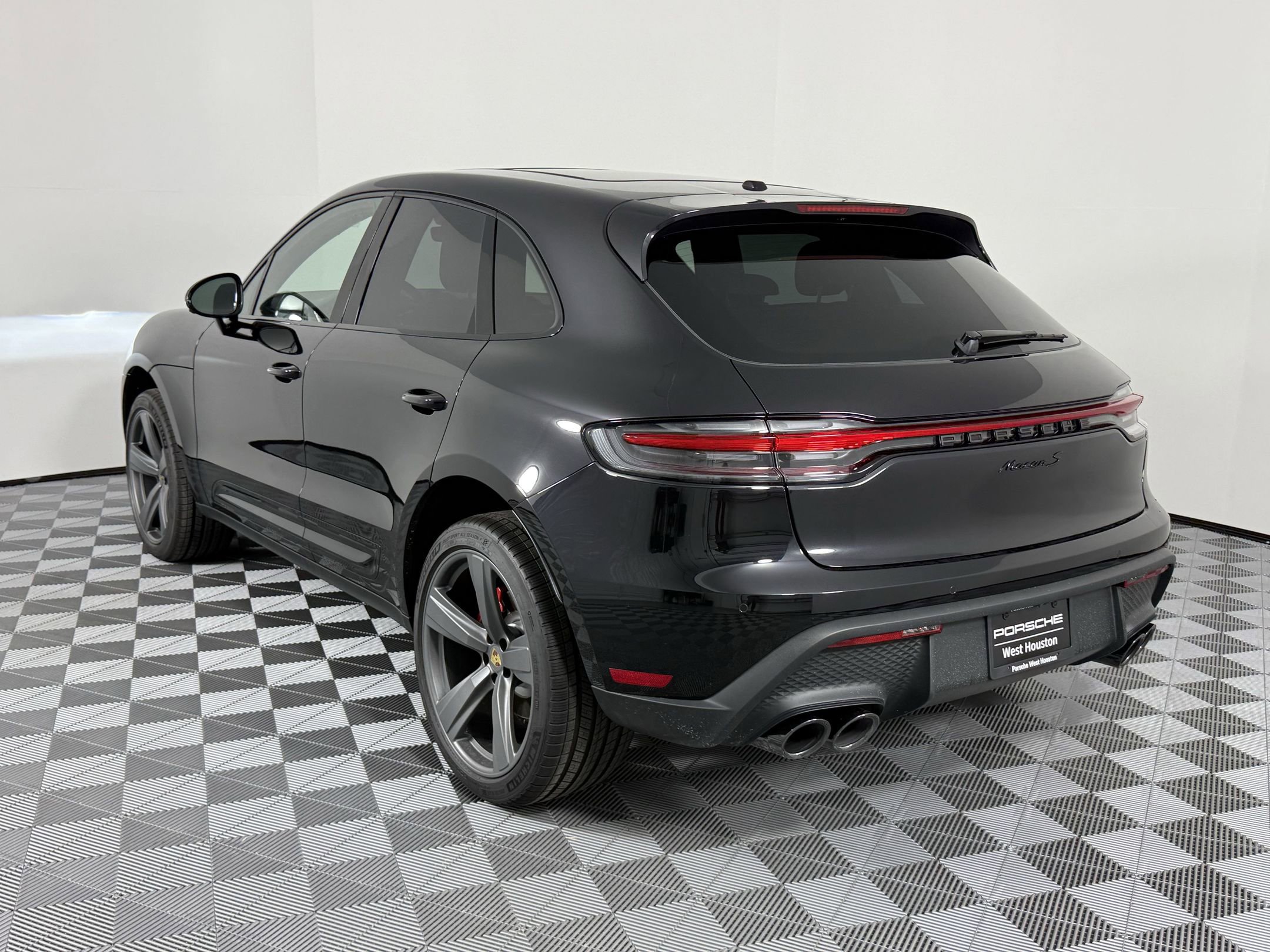 2026 Porsche Macan S photo 3