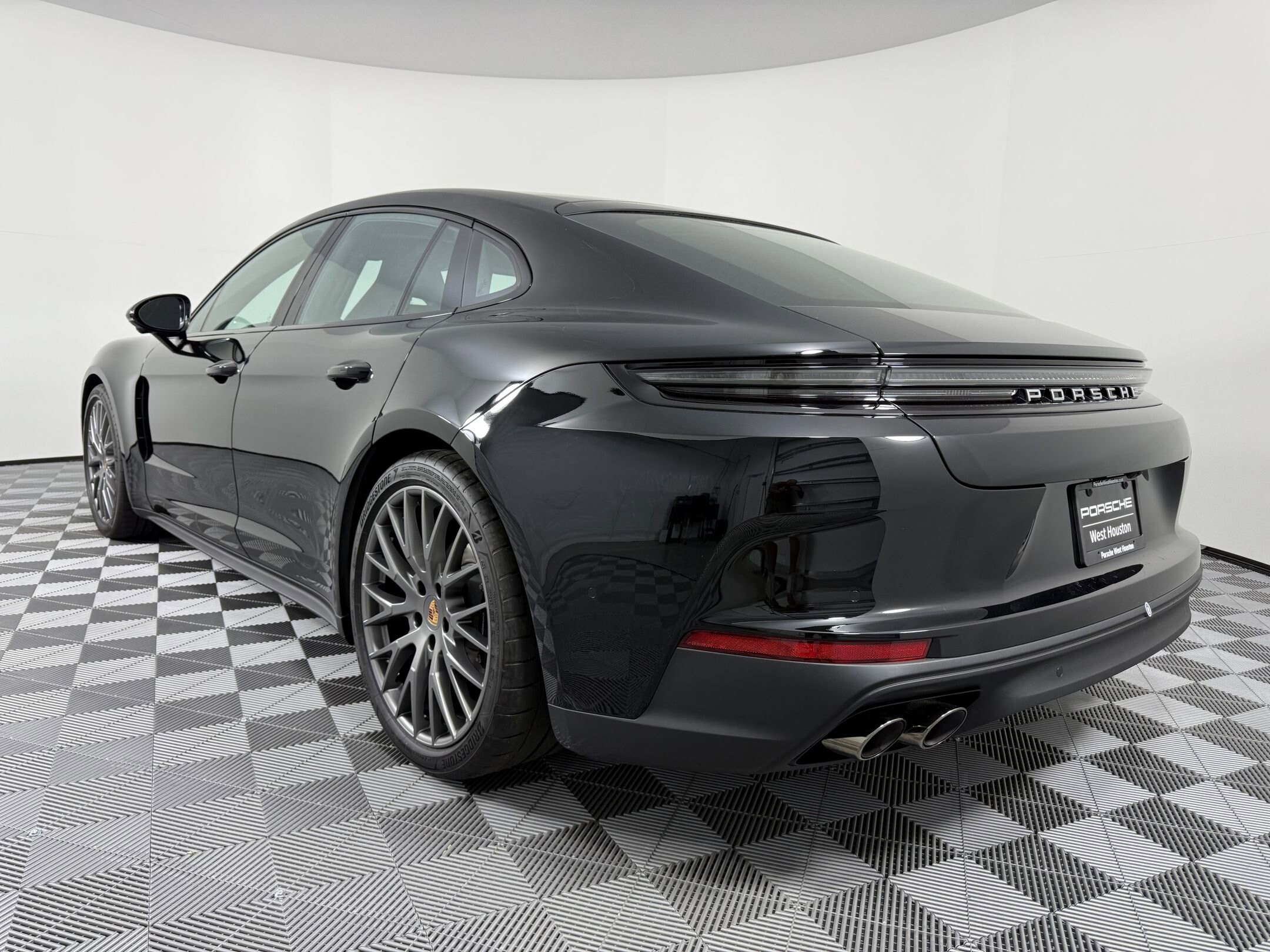 2026 Porsche Panamera 4 photo 3