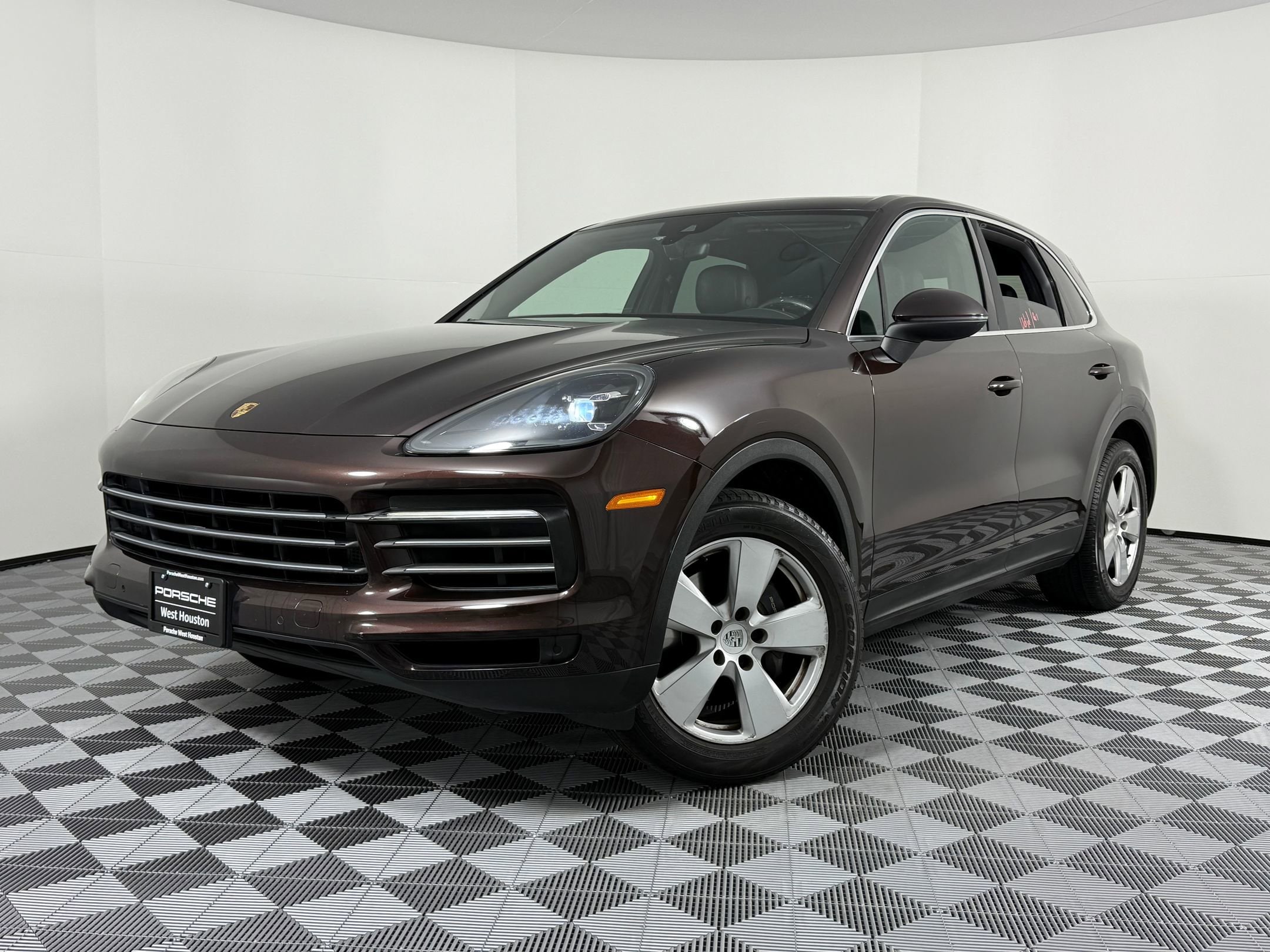 2019 Porsche Cayenne Base's photo