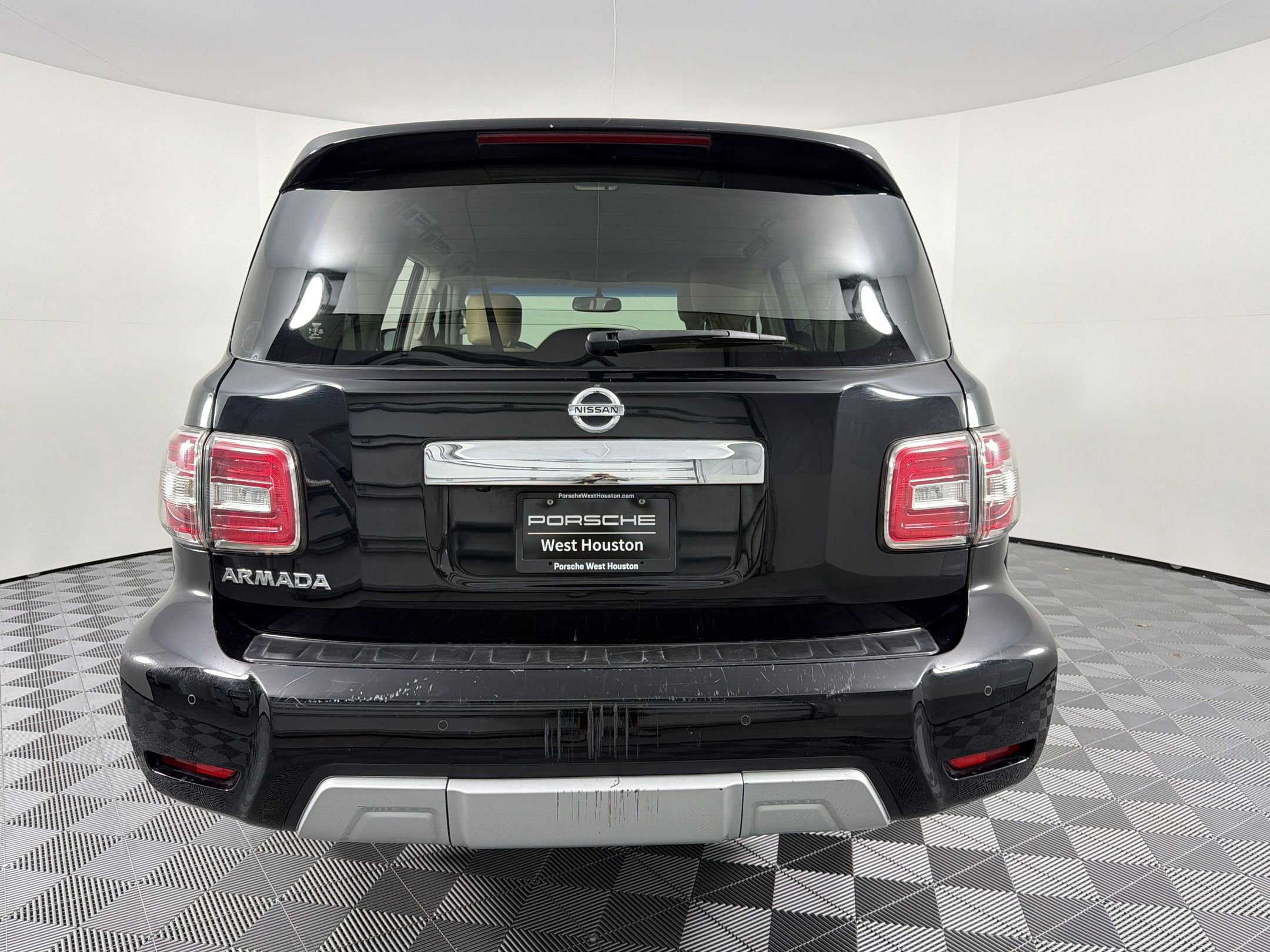 Armada SV SUV