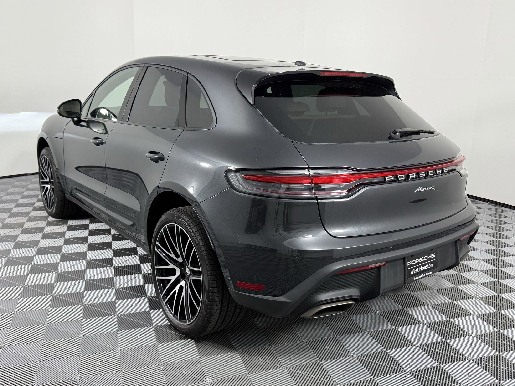 2025 Porsche Macan T photo 3