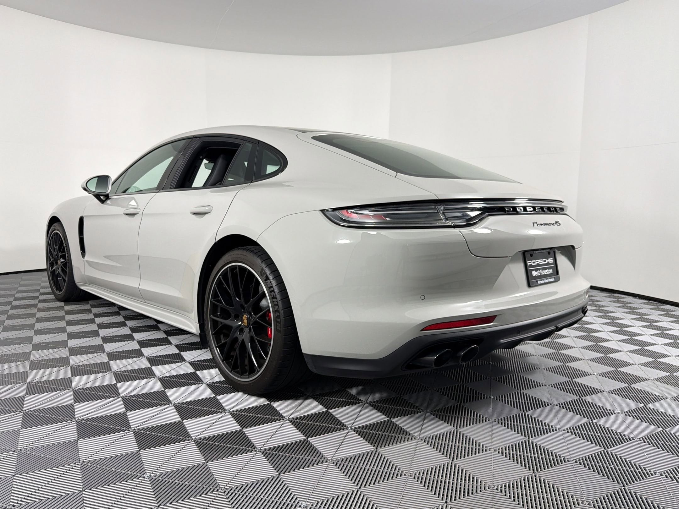 Panamera 4S Hatchback