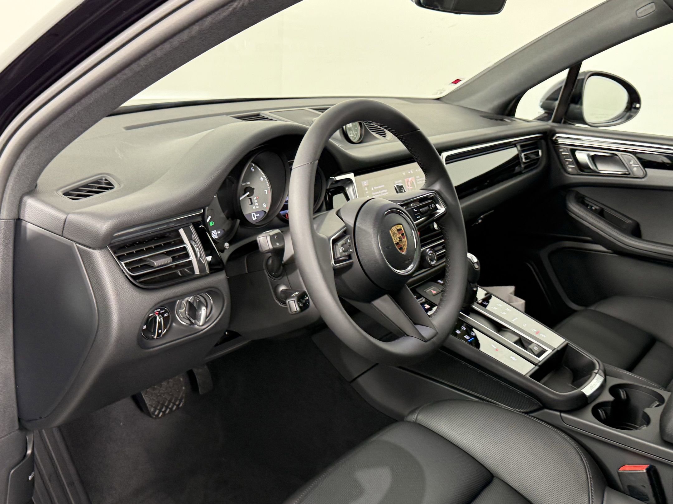 2026 Porsche Macan S photo 4