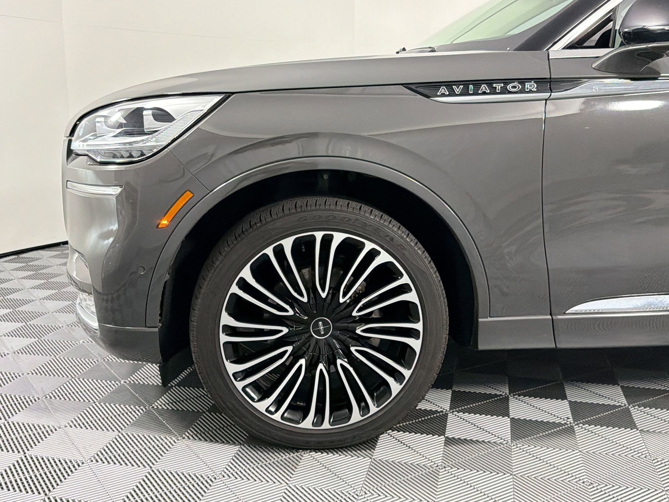 Aviator Black Label SUV