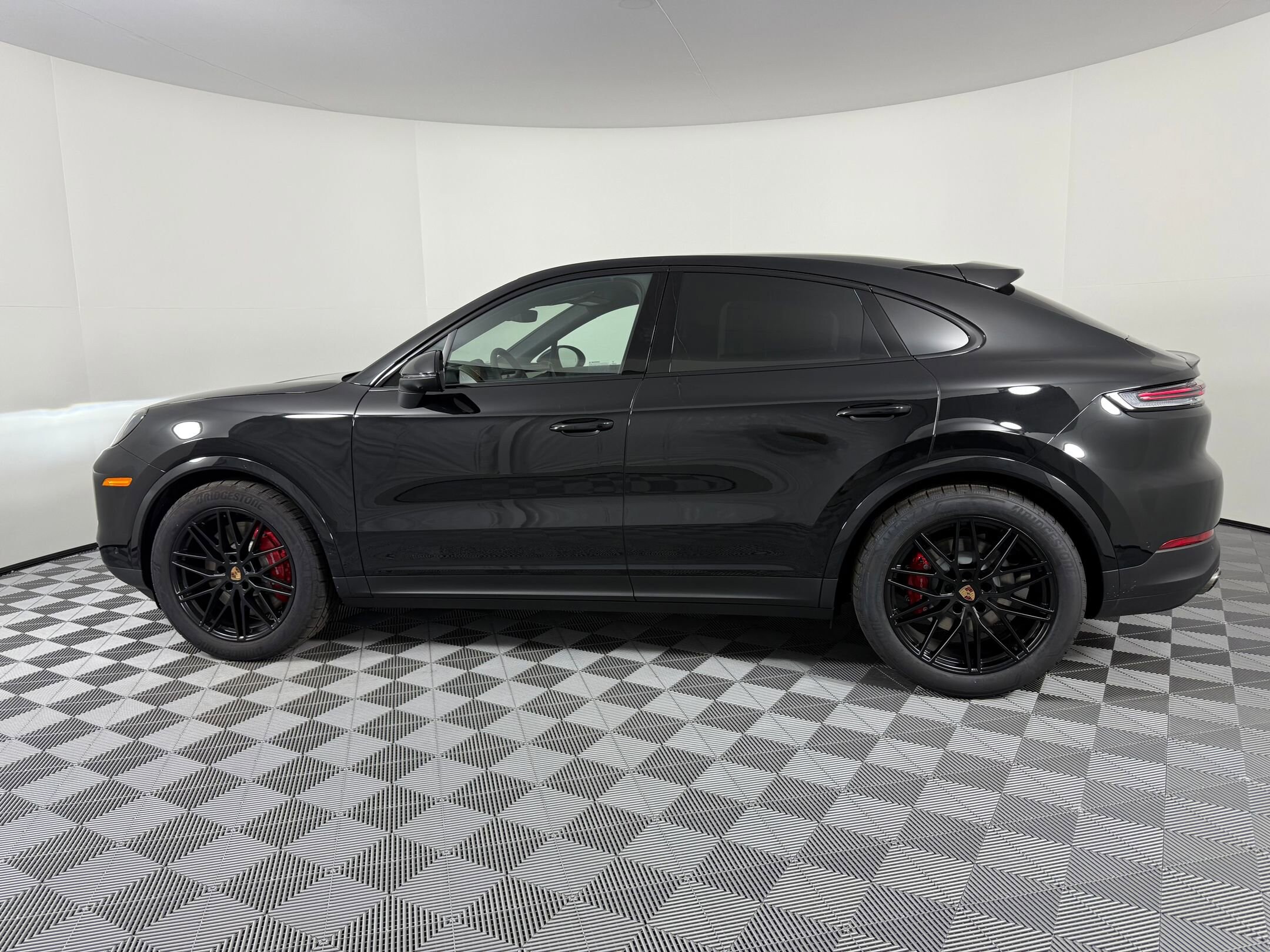 2026 Porsche Cayenne Coupe S photo 2