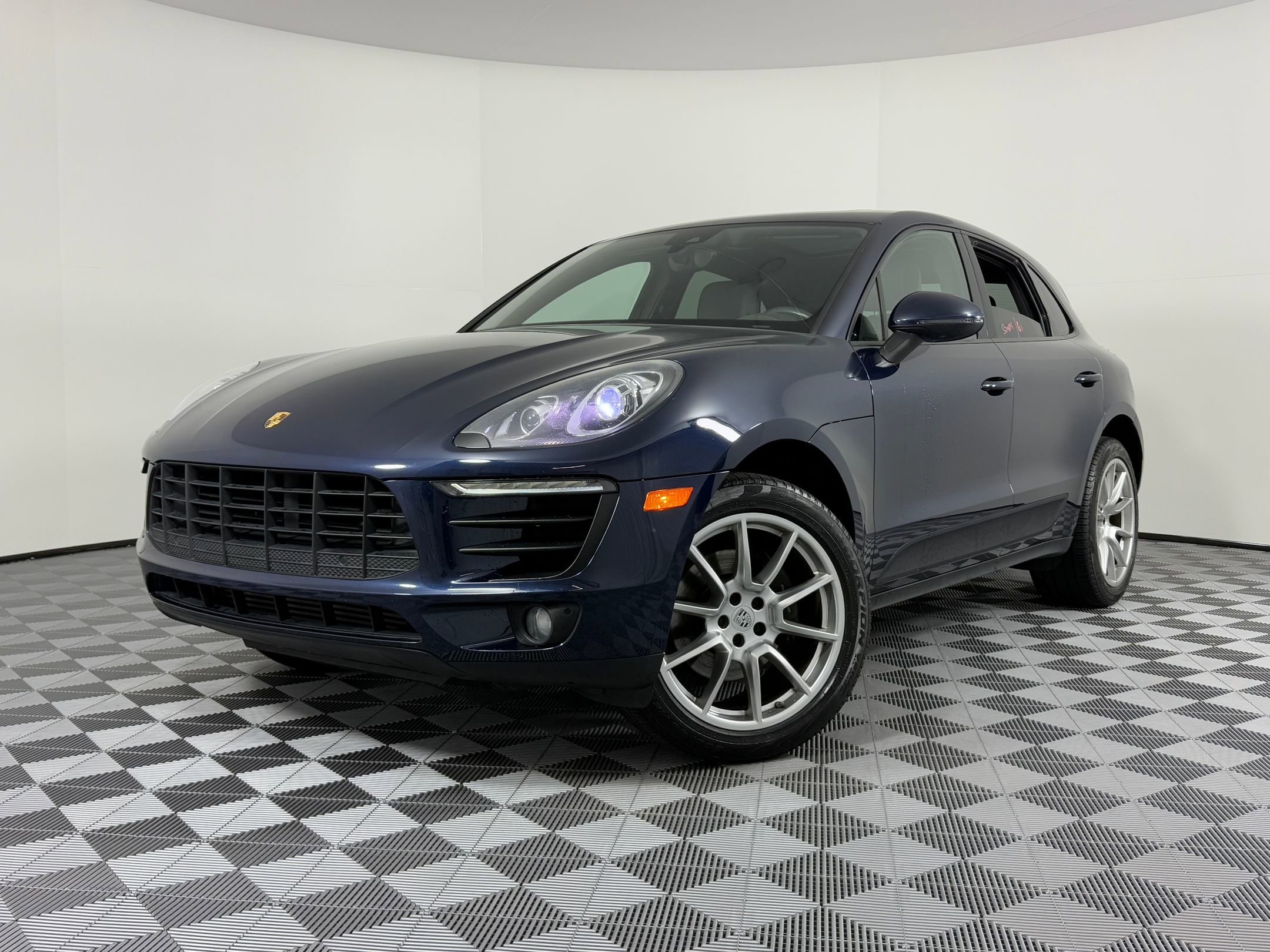 2017 Porsche Macan Base's photo