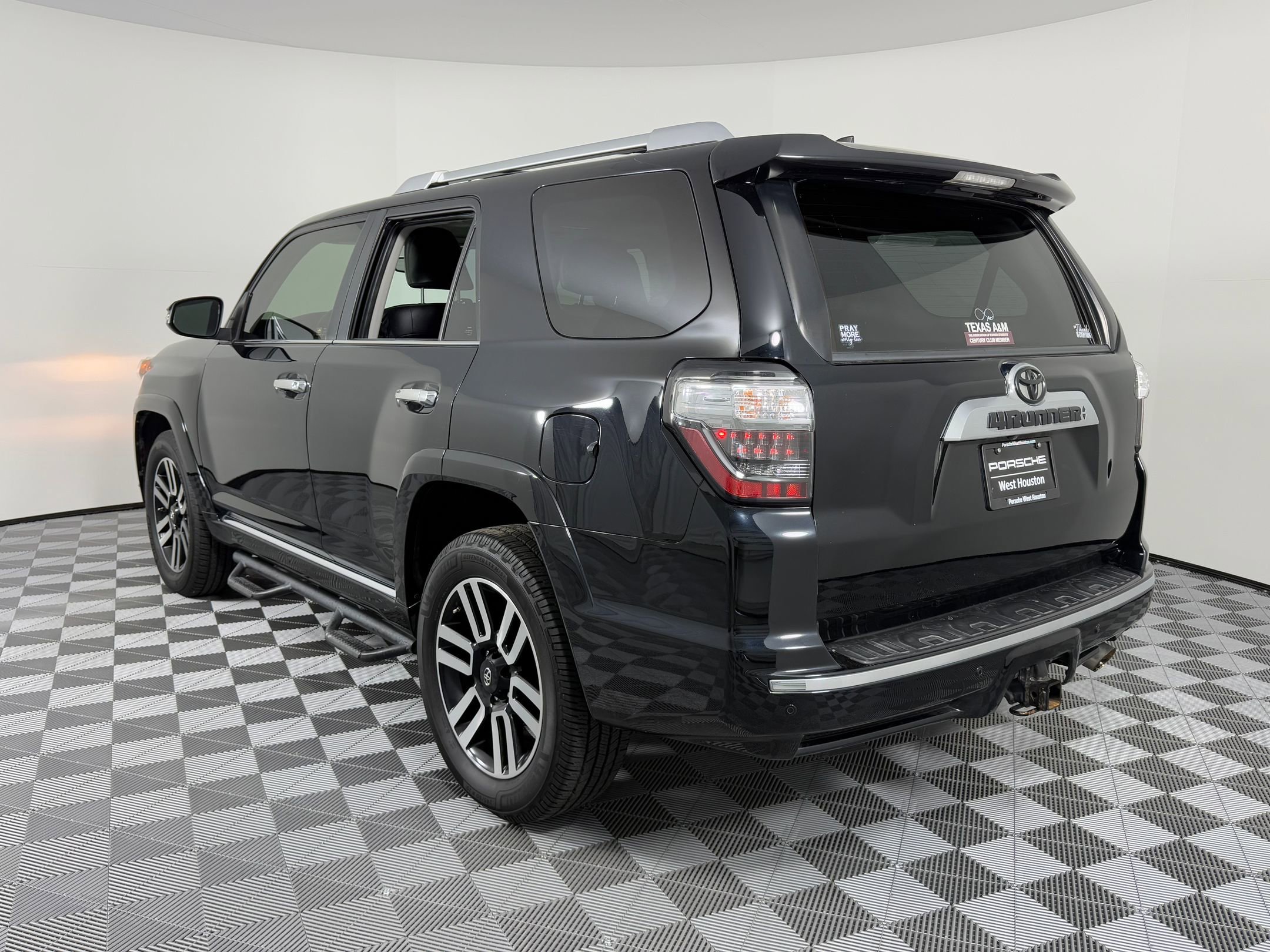 2018 Toyota 4Runner SR5 Premium photo 3