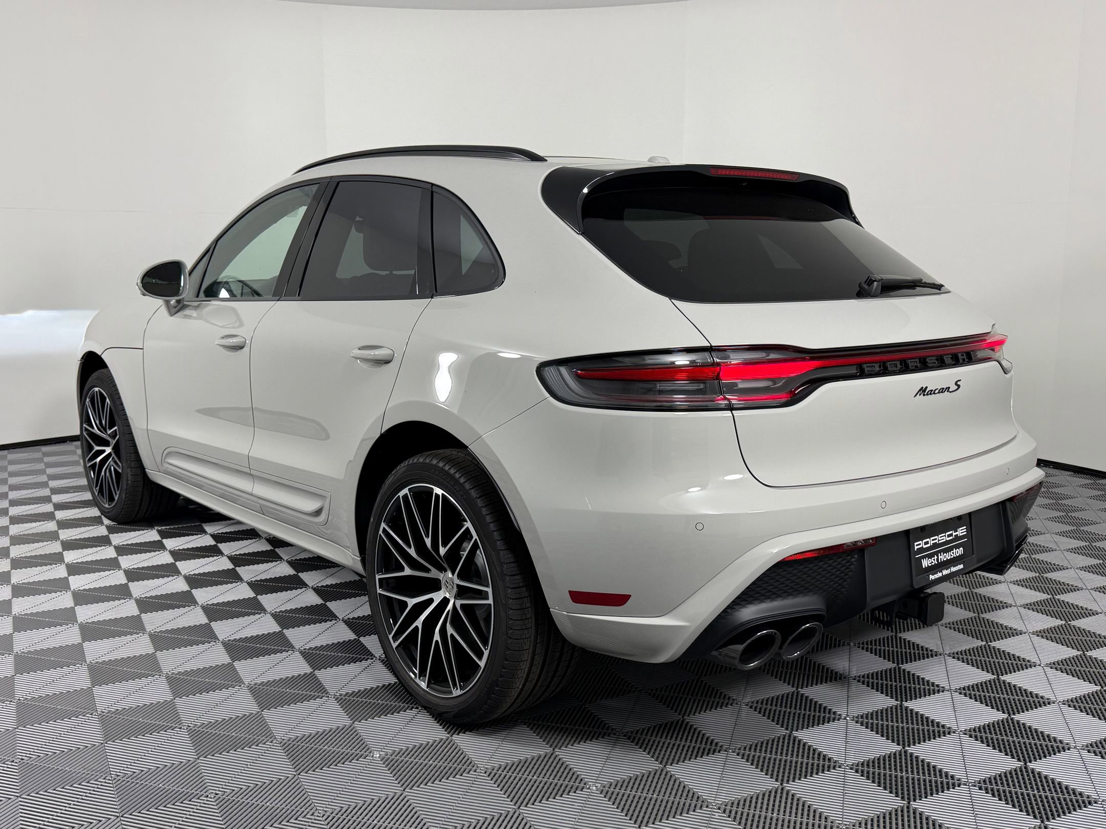 2026 Porsche Macan S photo 3